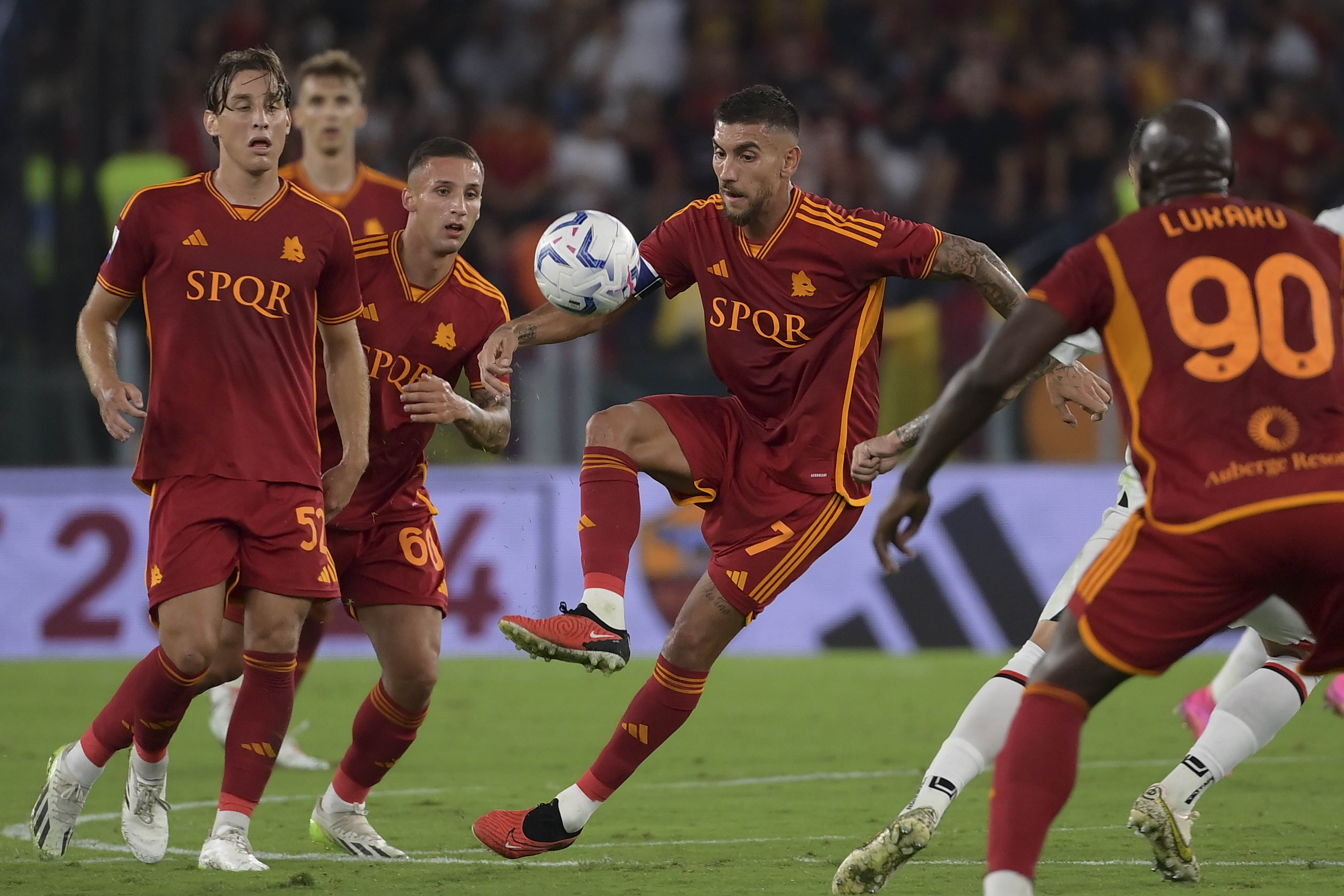 Lorenzo Pellegrini in azione all'Olimpico