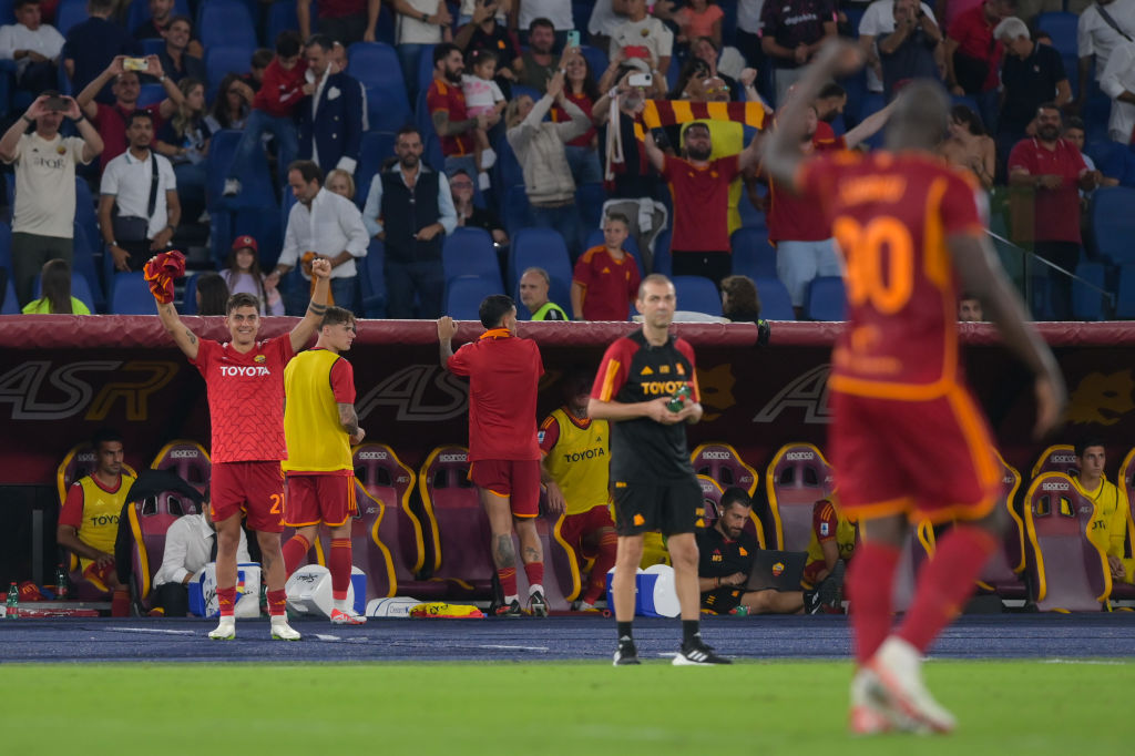 Dybala e Lukaku festeggiano il gol del 6-0