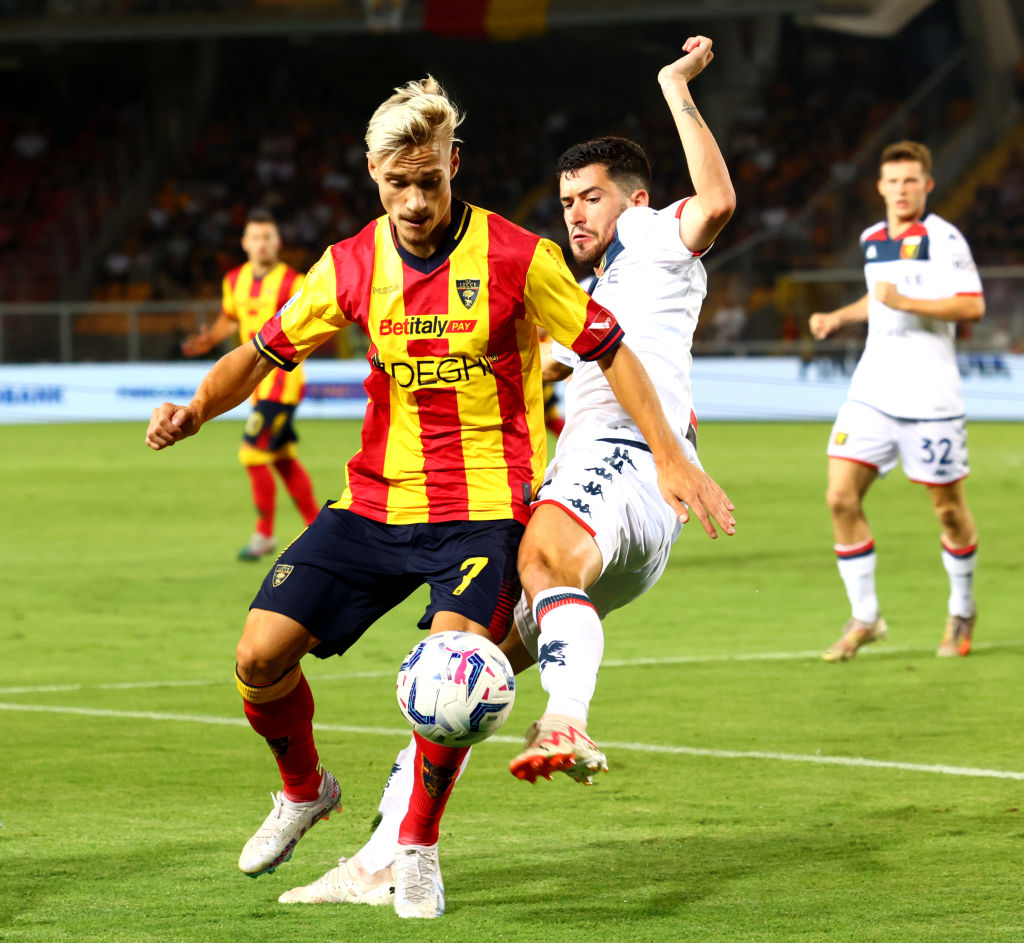 Aaron Martin durante Lecce-Genoa 