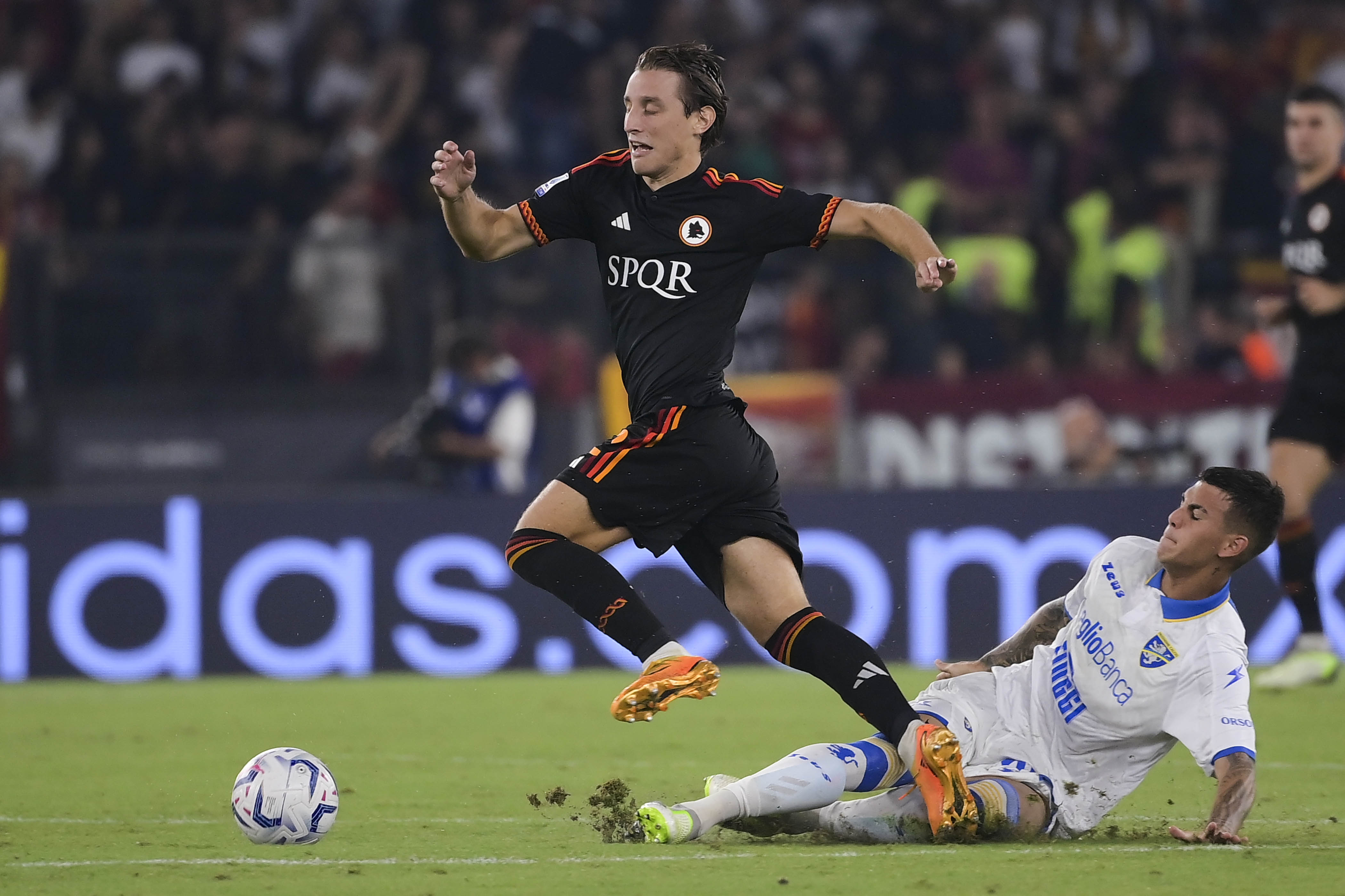 Edoardo Bove in azione con la maglia della Roma