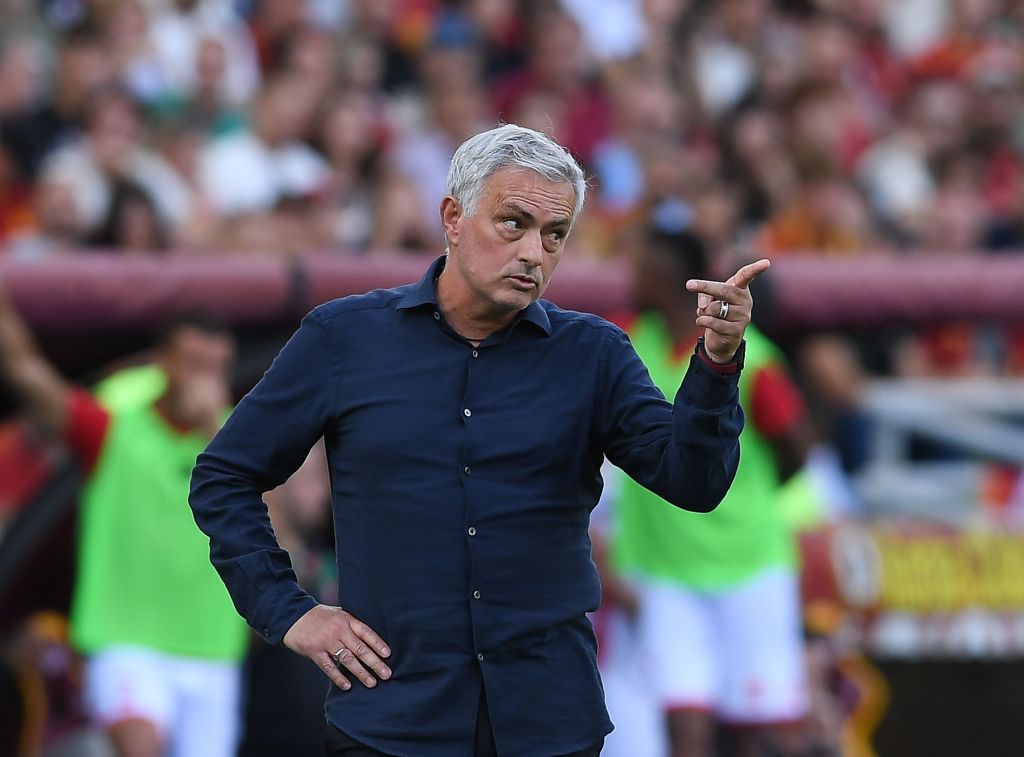 Mourinho durante una partita della Roma