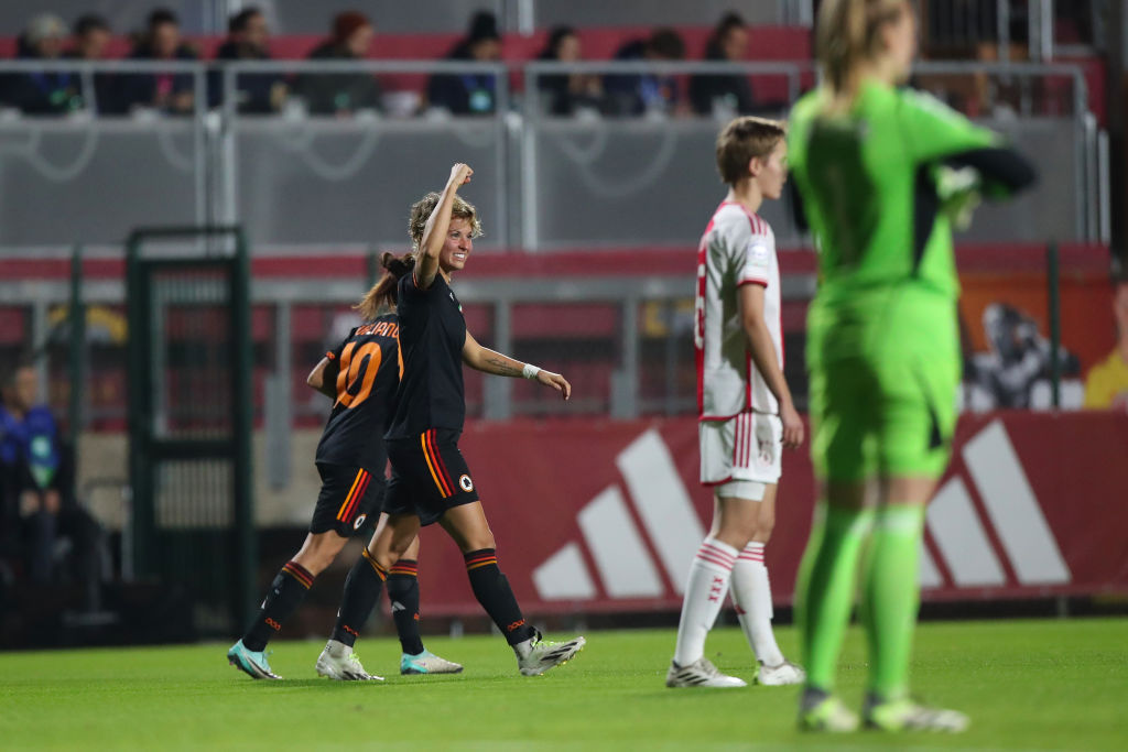 Giacinti esulta dopo l'1-0 siglato contro l'Ajax