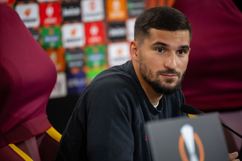 Houssem Aouar in conferenza stampa a Trigoria