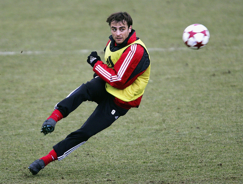 Dimitar Berbatov durnate un allenamento con il Bayer Leverkusen