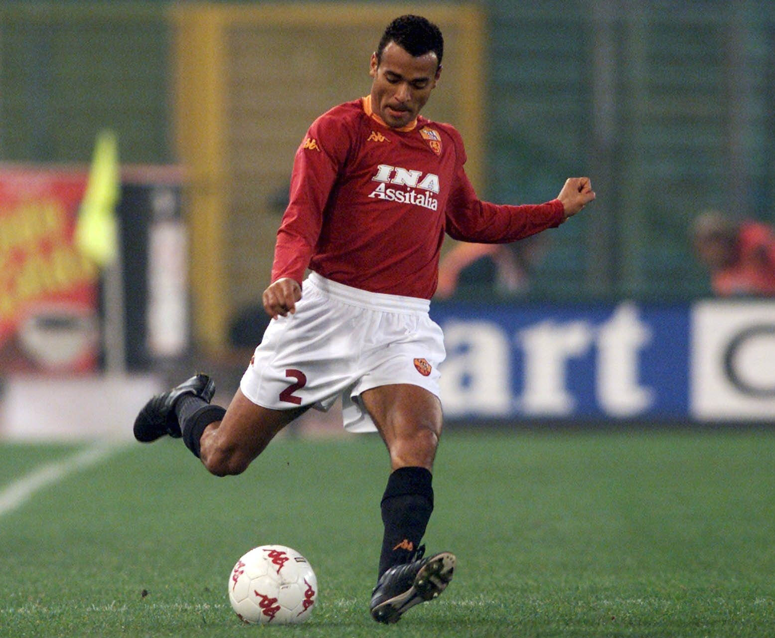 Cafu durante una partita con la Roma