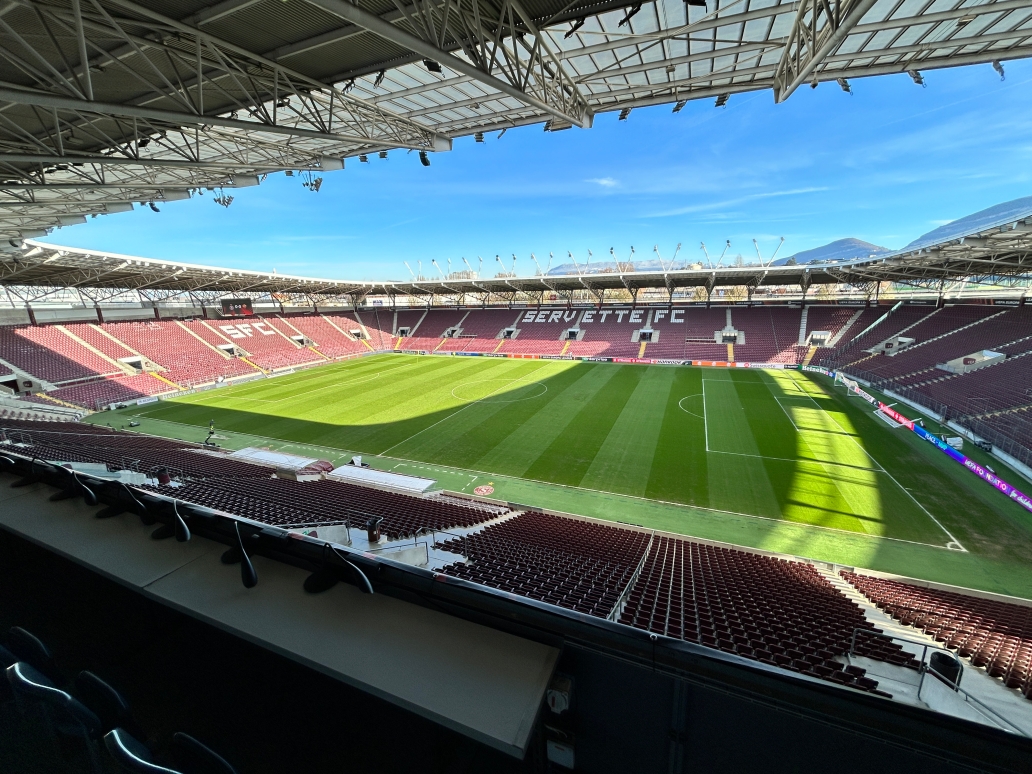 La visuale interna dello Stade de Geneve di Ginevra