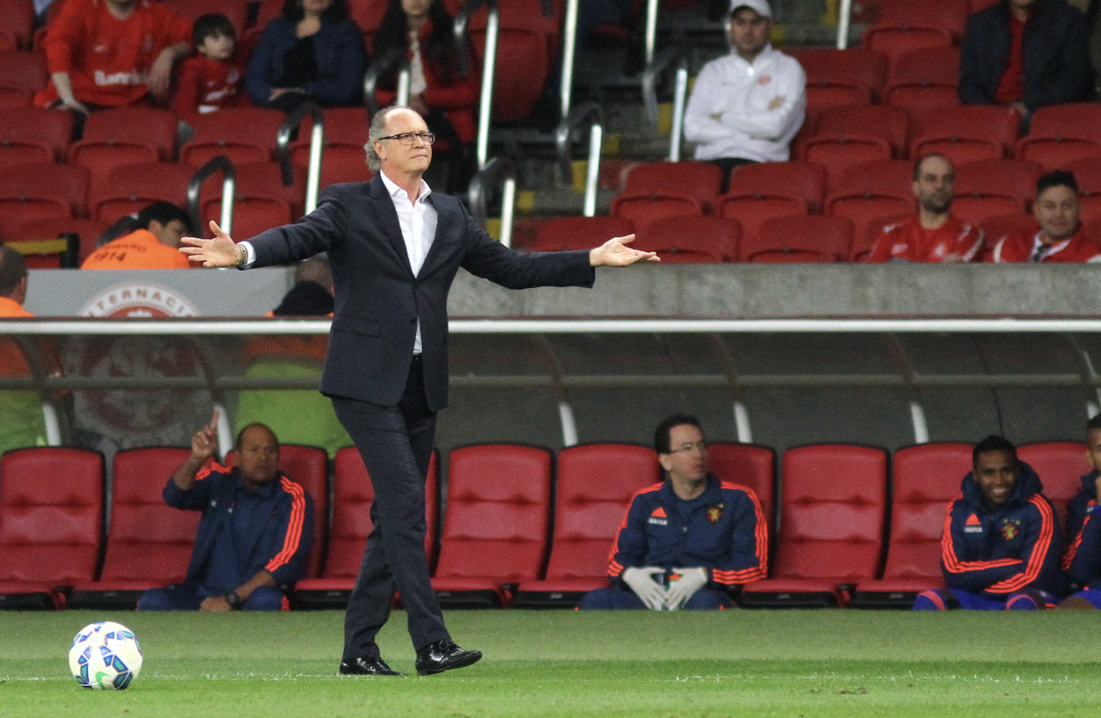 Paulo Roberto Falcao in veste di allenatore