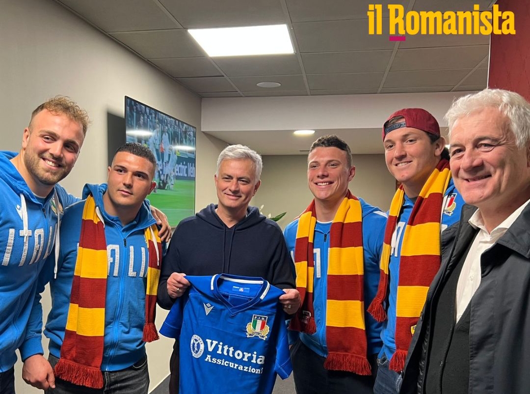 L'Italrugby fotografata con Mourinho a fine gara dopo gli ottavi di Europa League