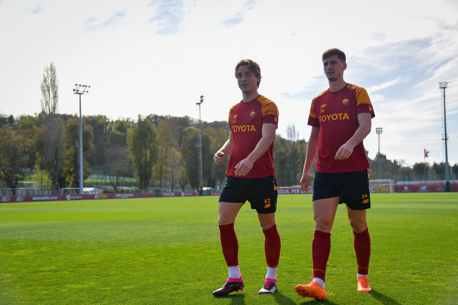 Marash Kumbulla con la maglia della Roma