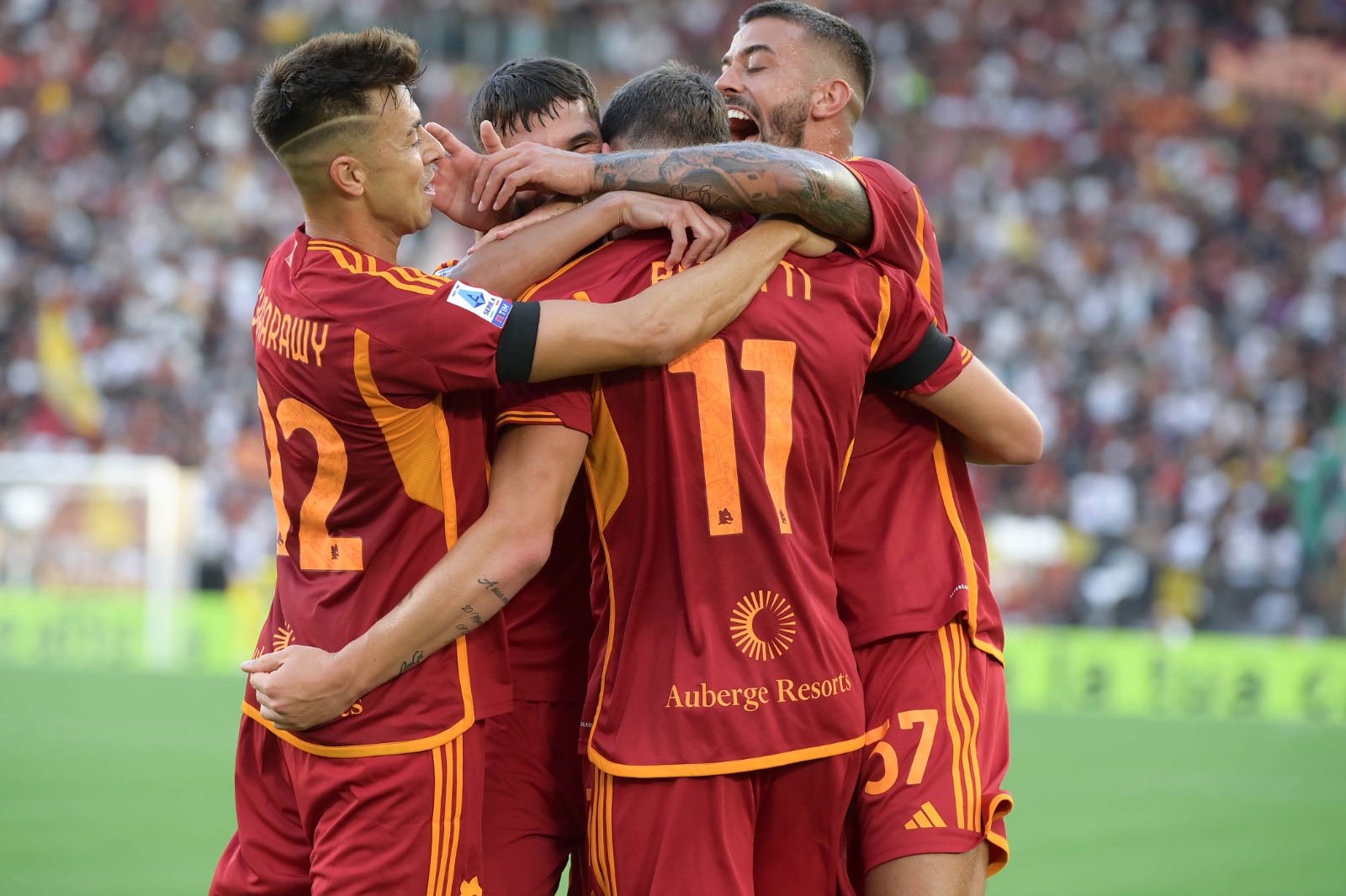 L'esultanza dei giocatori giallorossi dopo Roma-Salernitana