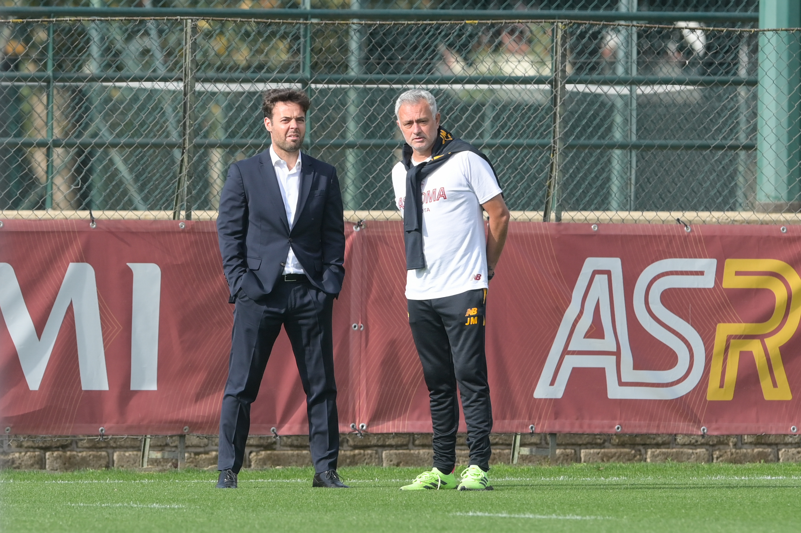 Tiago Pinto e Mourinho osservano l\'allenamento