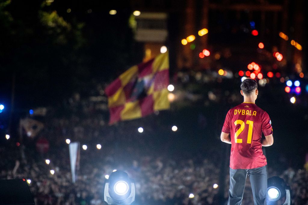 Presentazione di Dybala al Colosseo Quadrato