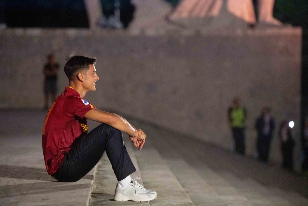 Presentazione di Dybala al Colosseo Quadrato