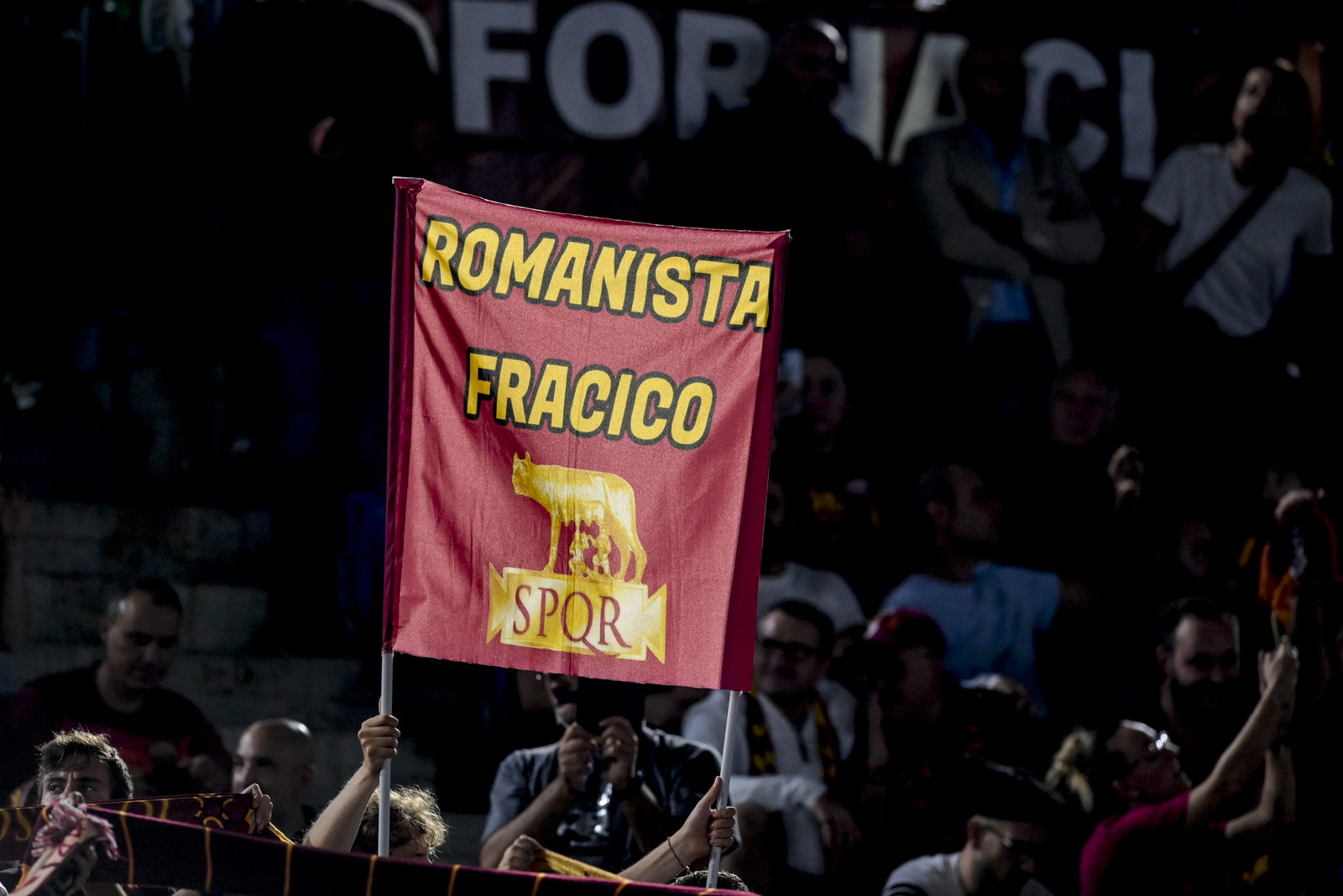 La bandiera di un tifoso (As Roma via Getty Images)