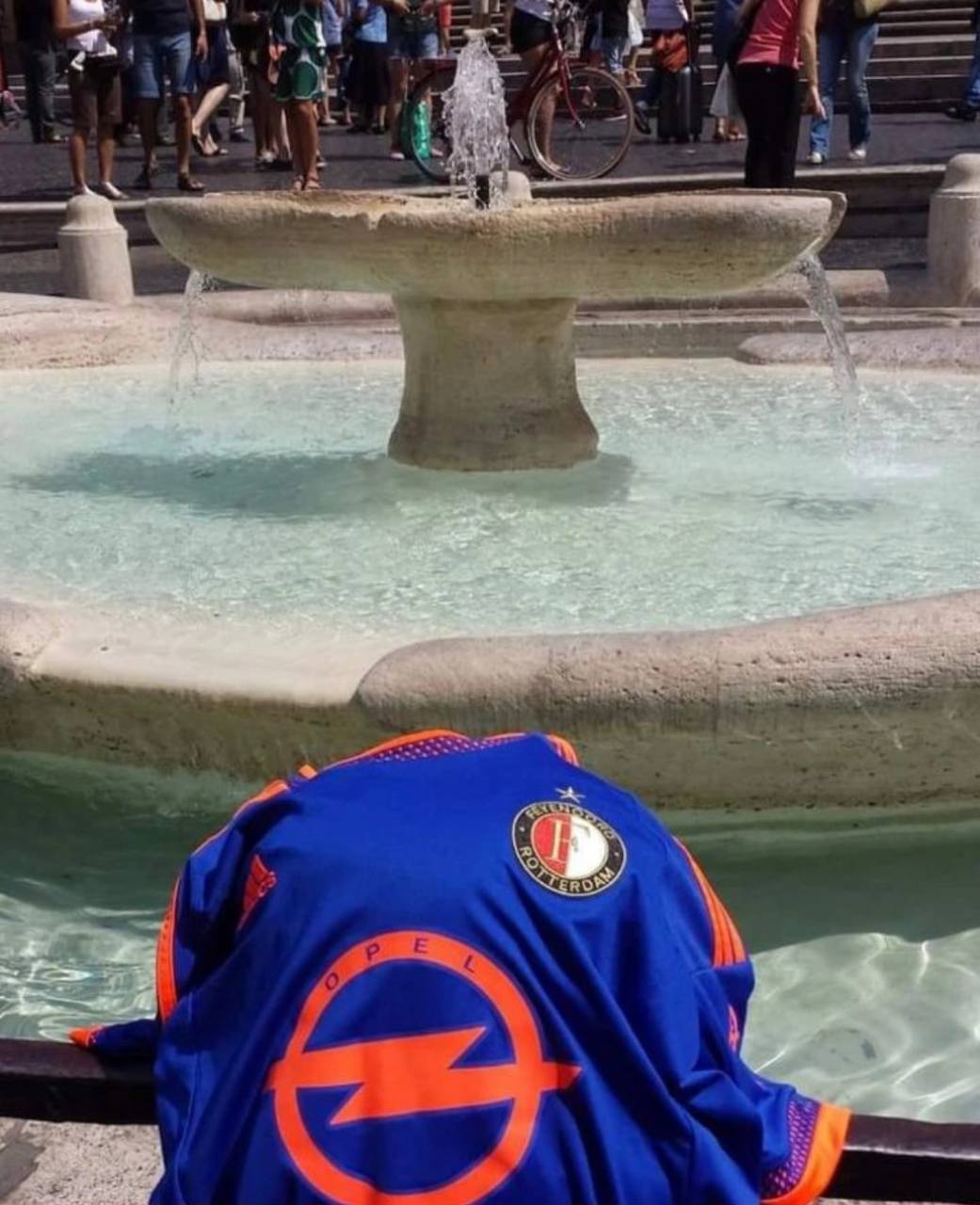 Tifosi del Feyenoord a Piazza di Spagna