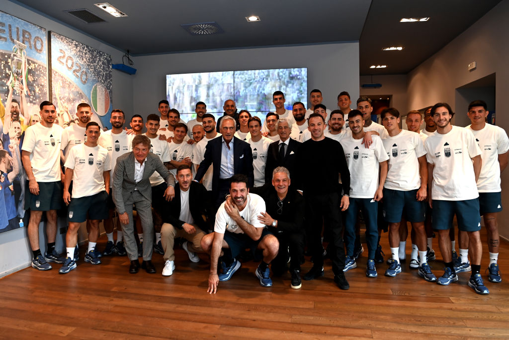 I Fantastici 5 in posa con gli Azzurri