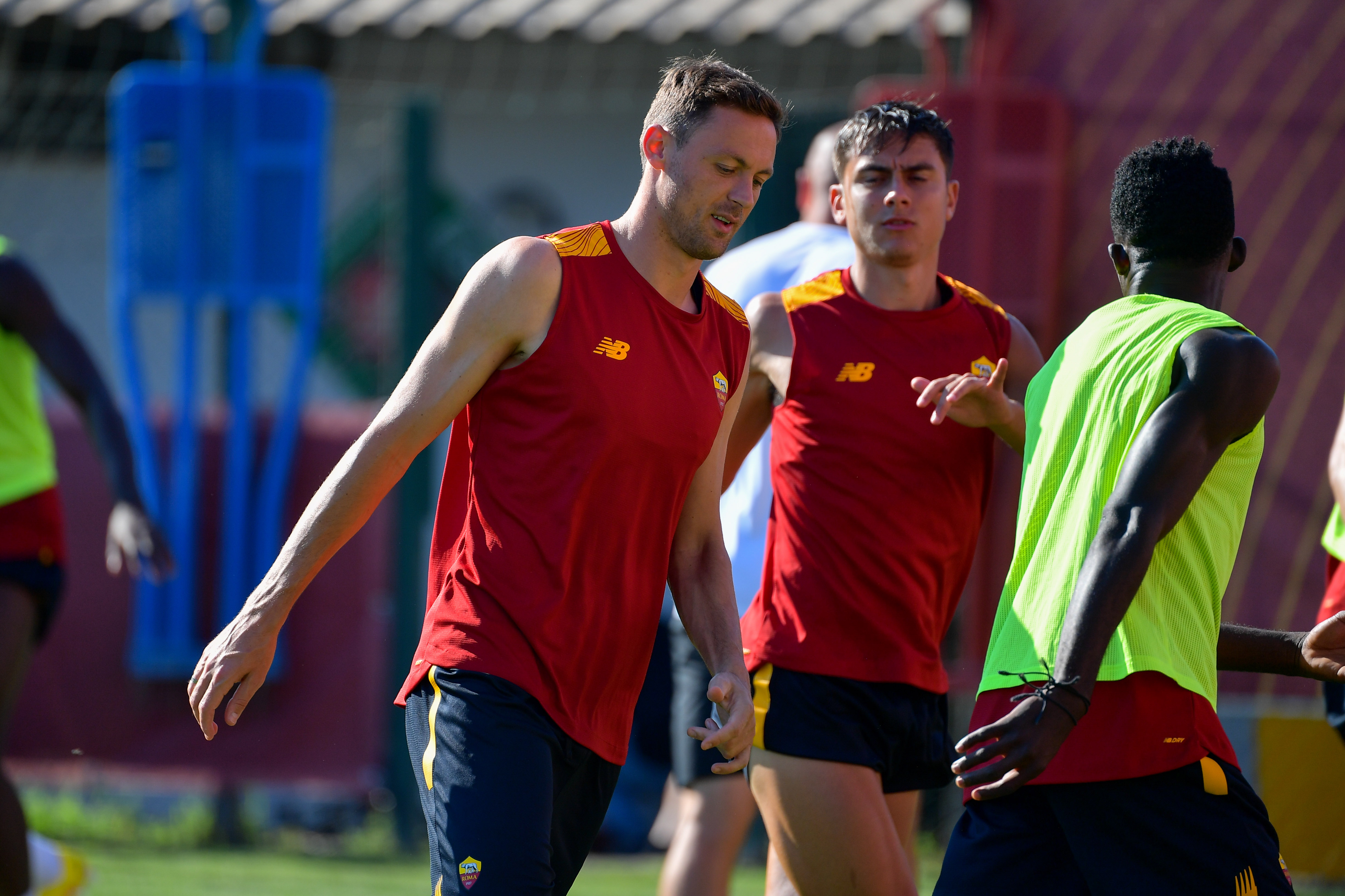 Nemanja Matic e Paulo Dybala (As Roma via Getty Images)