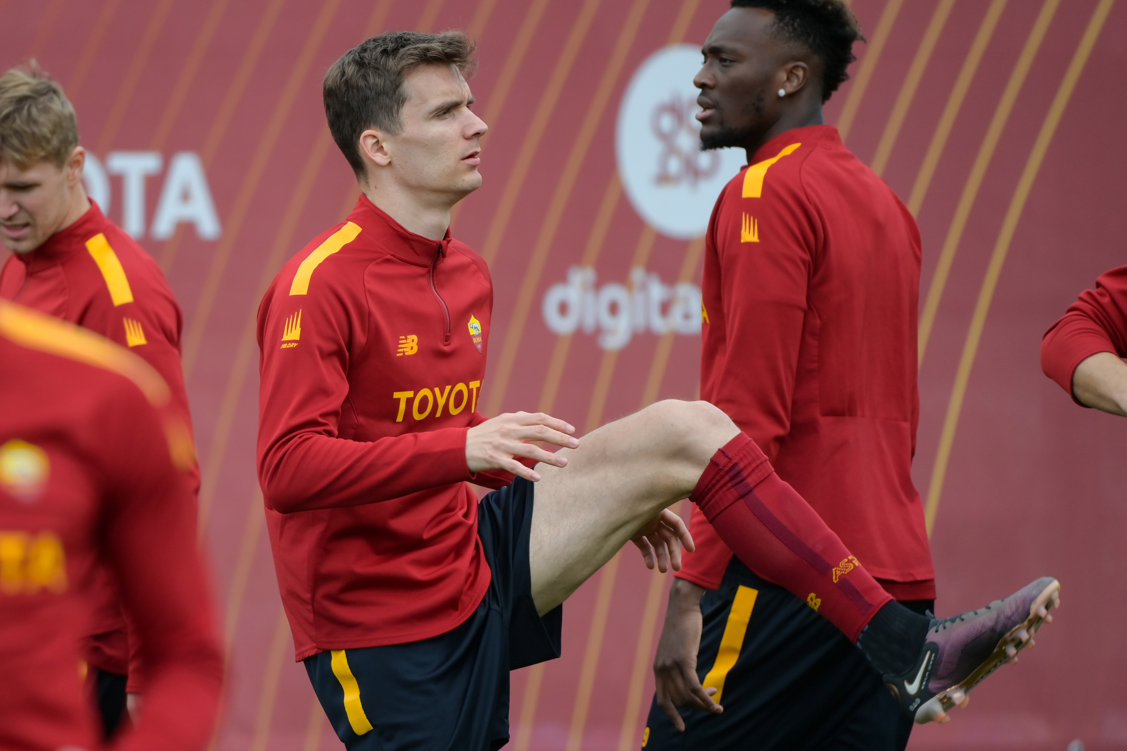 Il centrale difensivo Llorente (As Roma via Getty Images)