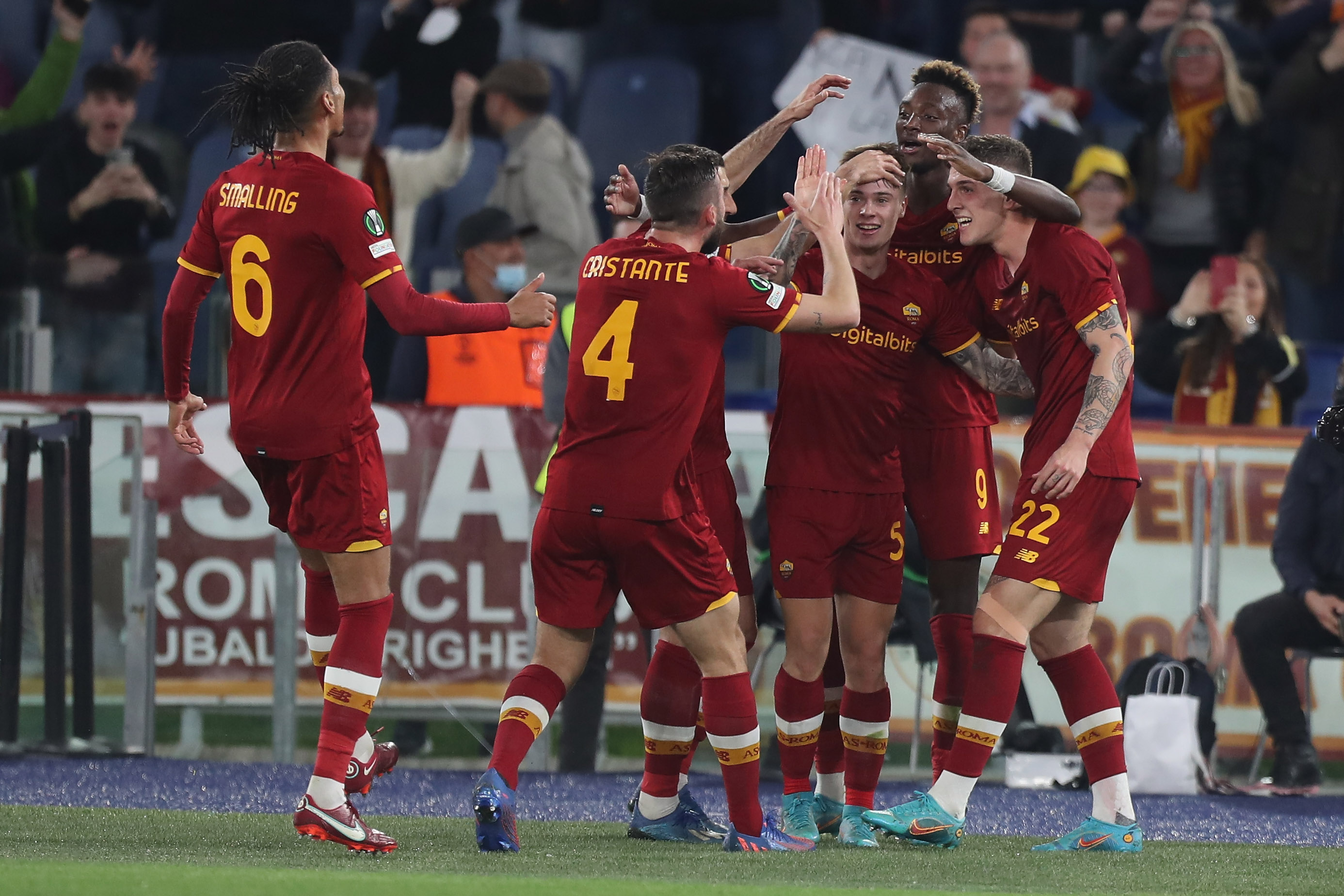 L\'esultanza della Roma dopo il gol di Zaniolo contro il Bodø/Glimt