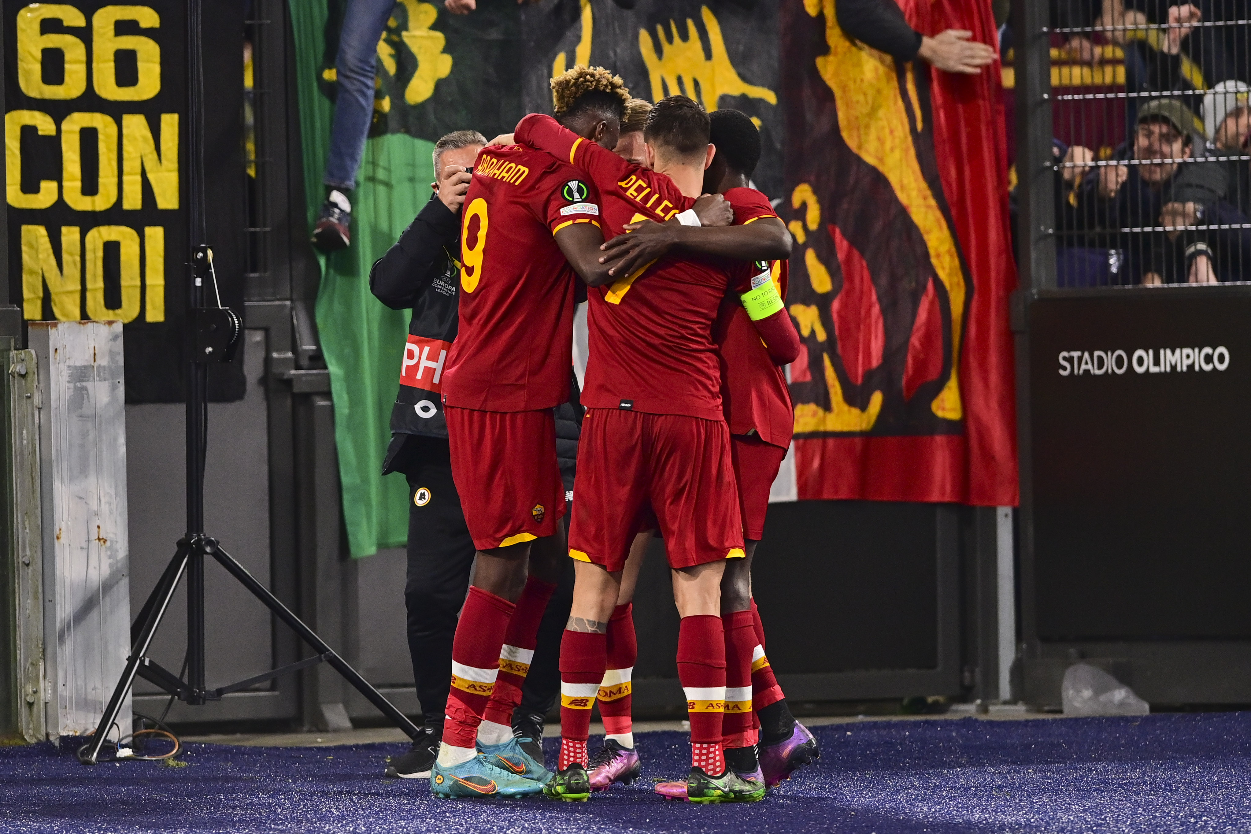 L\'esultanza della Roma al gol contro il Vitesse all\'Olimpico