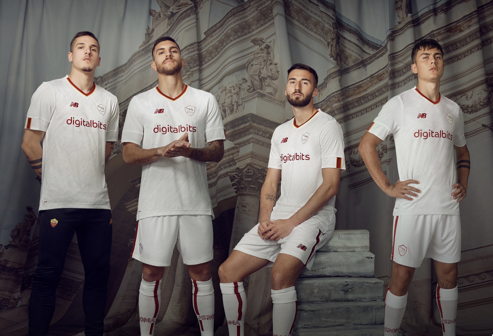 Zaniolo, Pellegrini, Cristante e Dybala posano con la nuova maglia