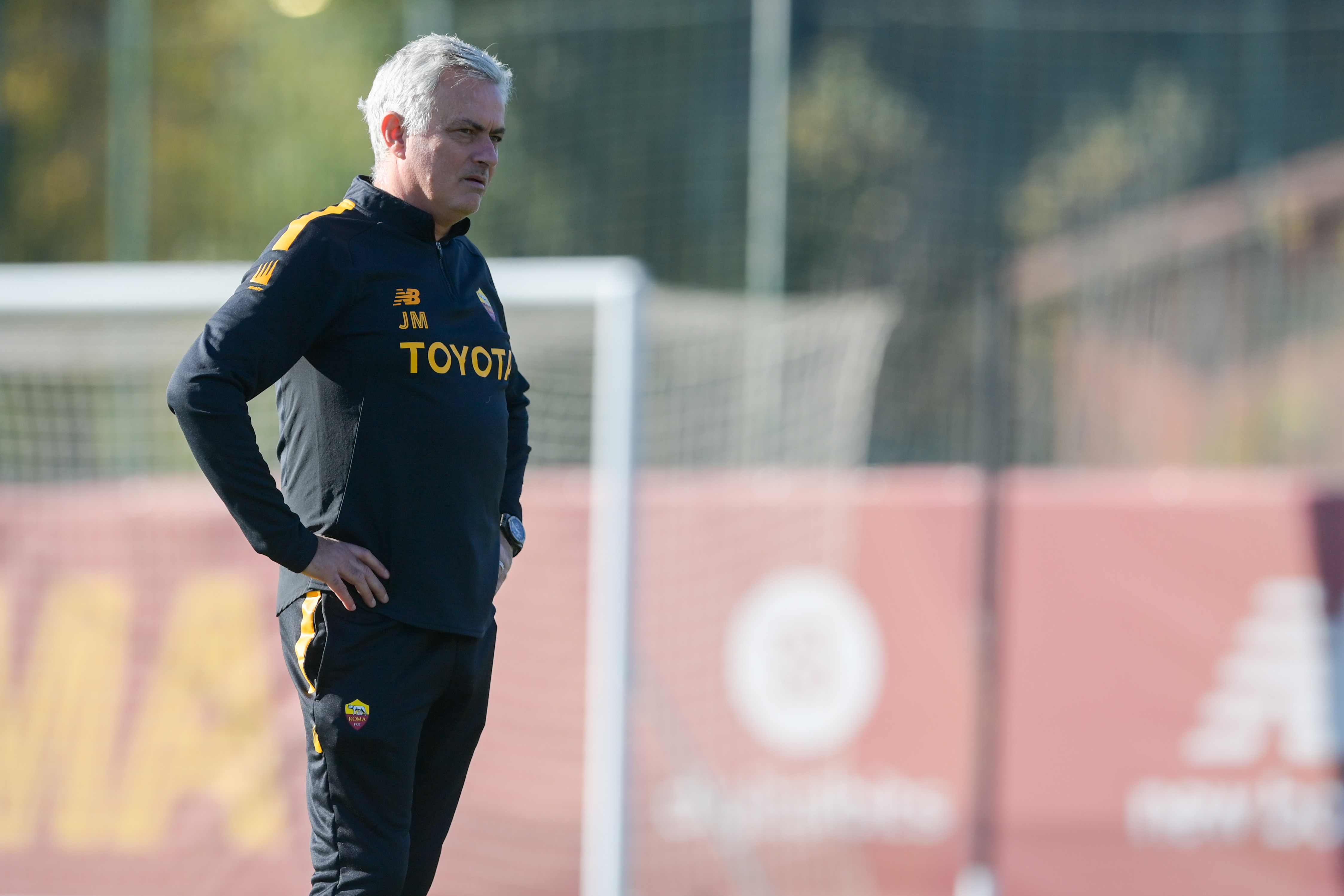 Mourinho durante l\'allenamento