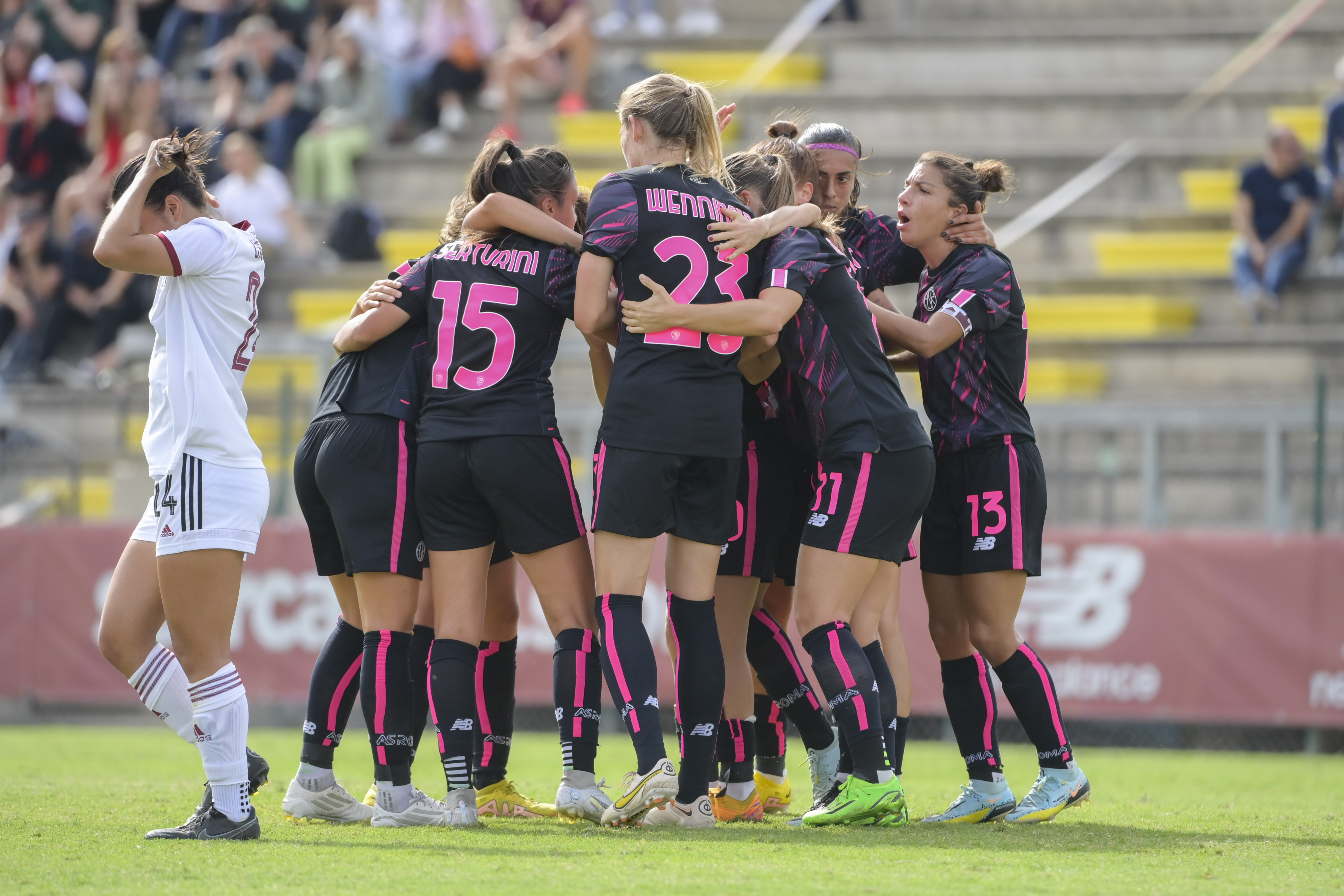 L\'esultanza del gruppo (As Roma via Getty Images)