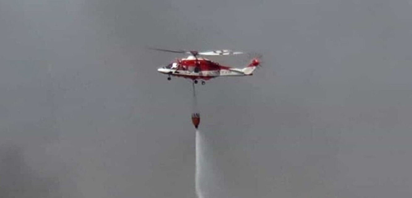 Elicottero pompieri fiamme Roma