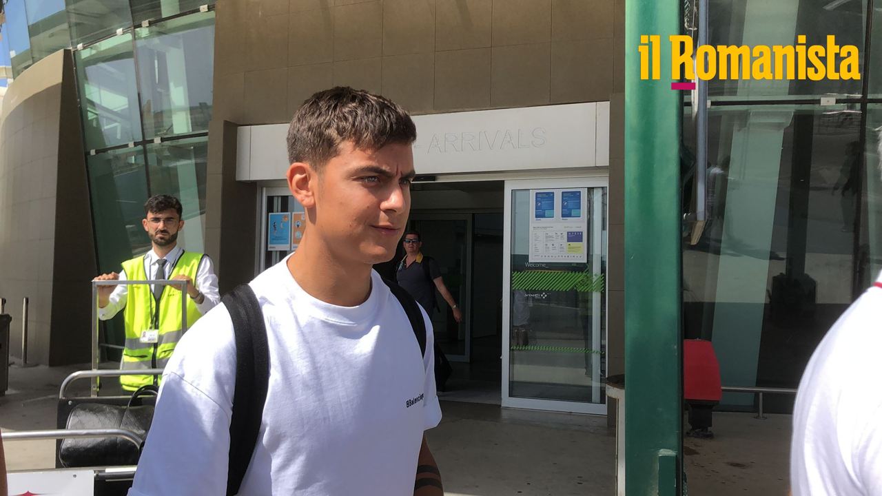 Paulo Dybala all'arrivo in Portogallo