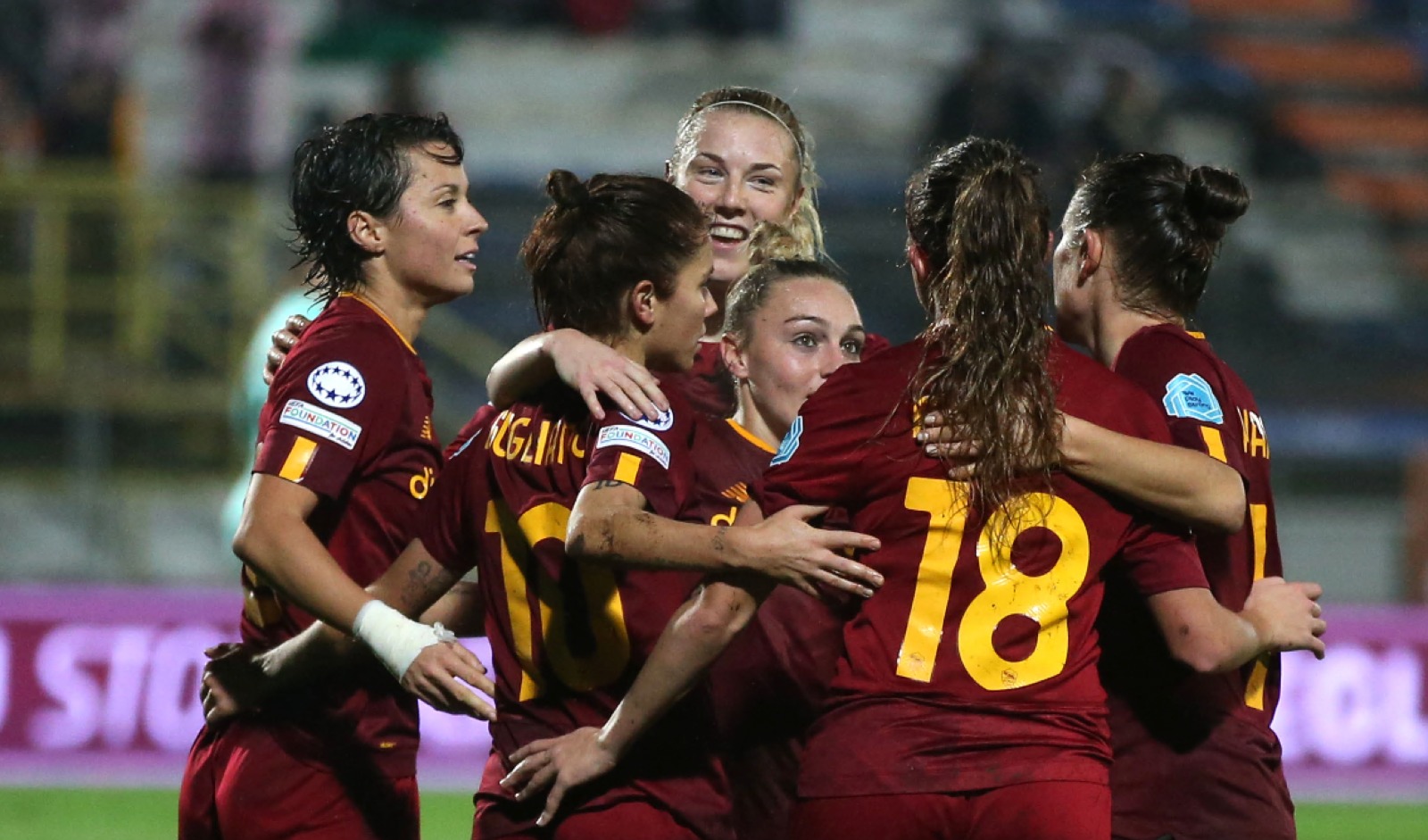 La Roma femminile dopo la vittoria con il St. Polten