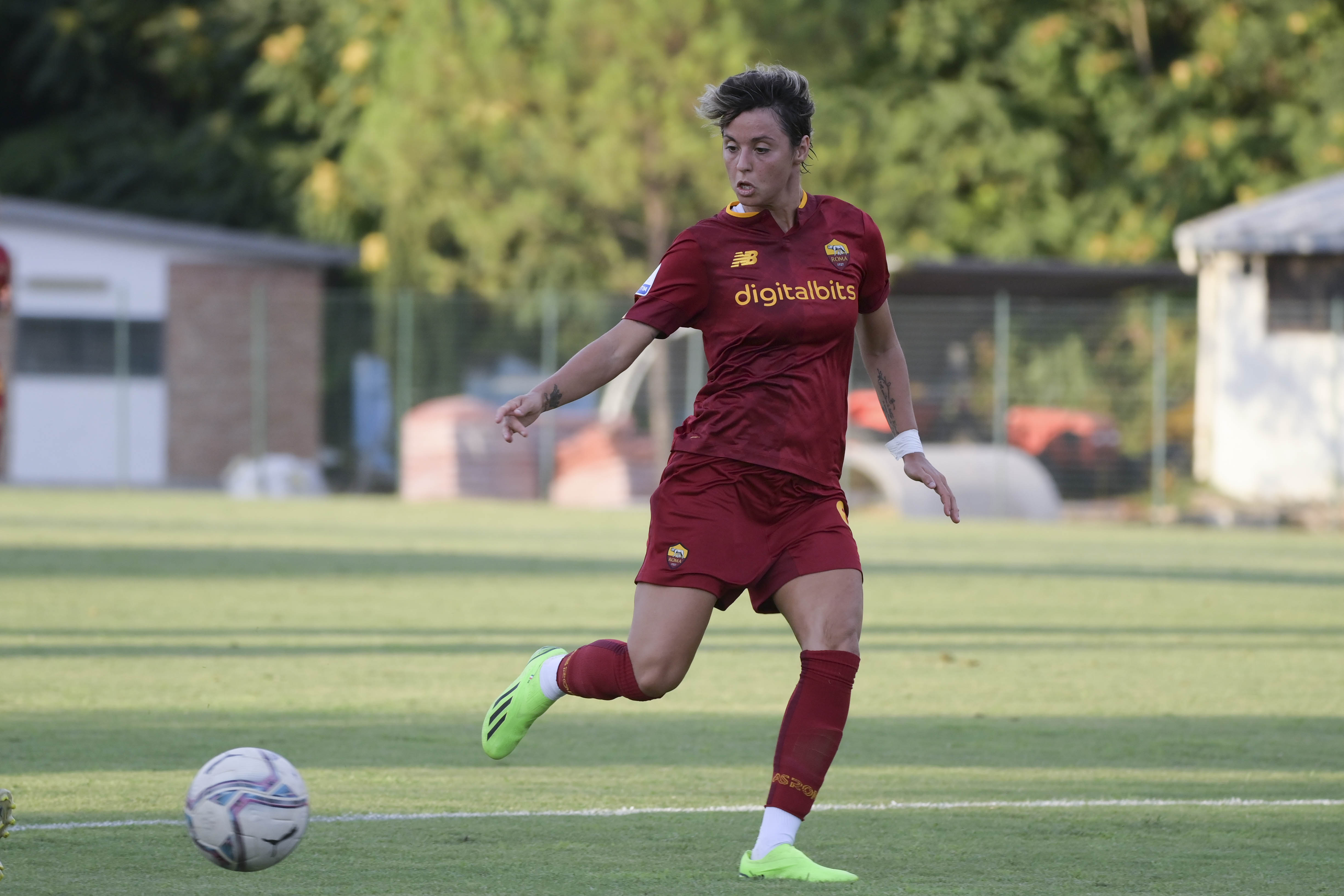 Valentina Giacinti in campo con la maglia della Roma