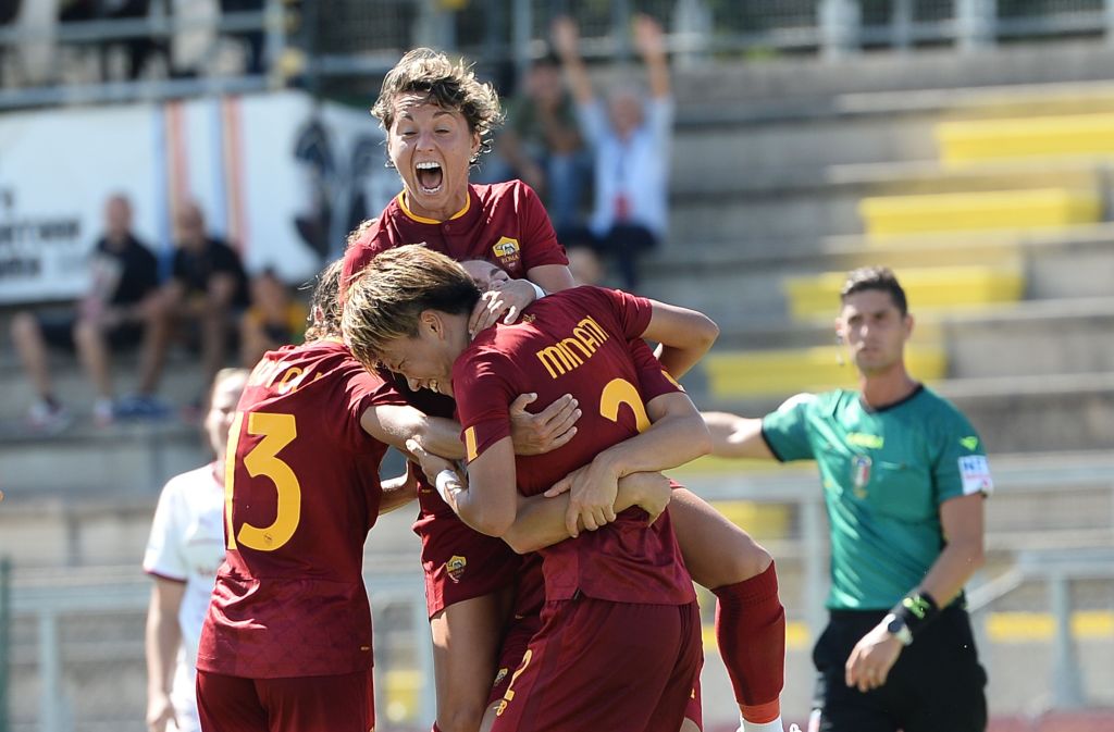 Minami dopo un gol della Roma Femminile