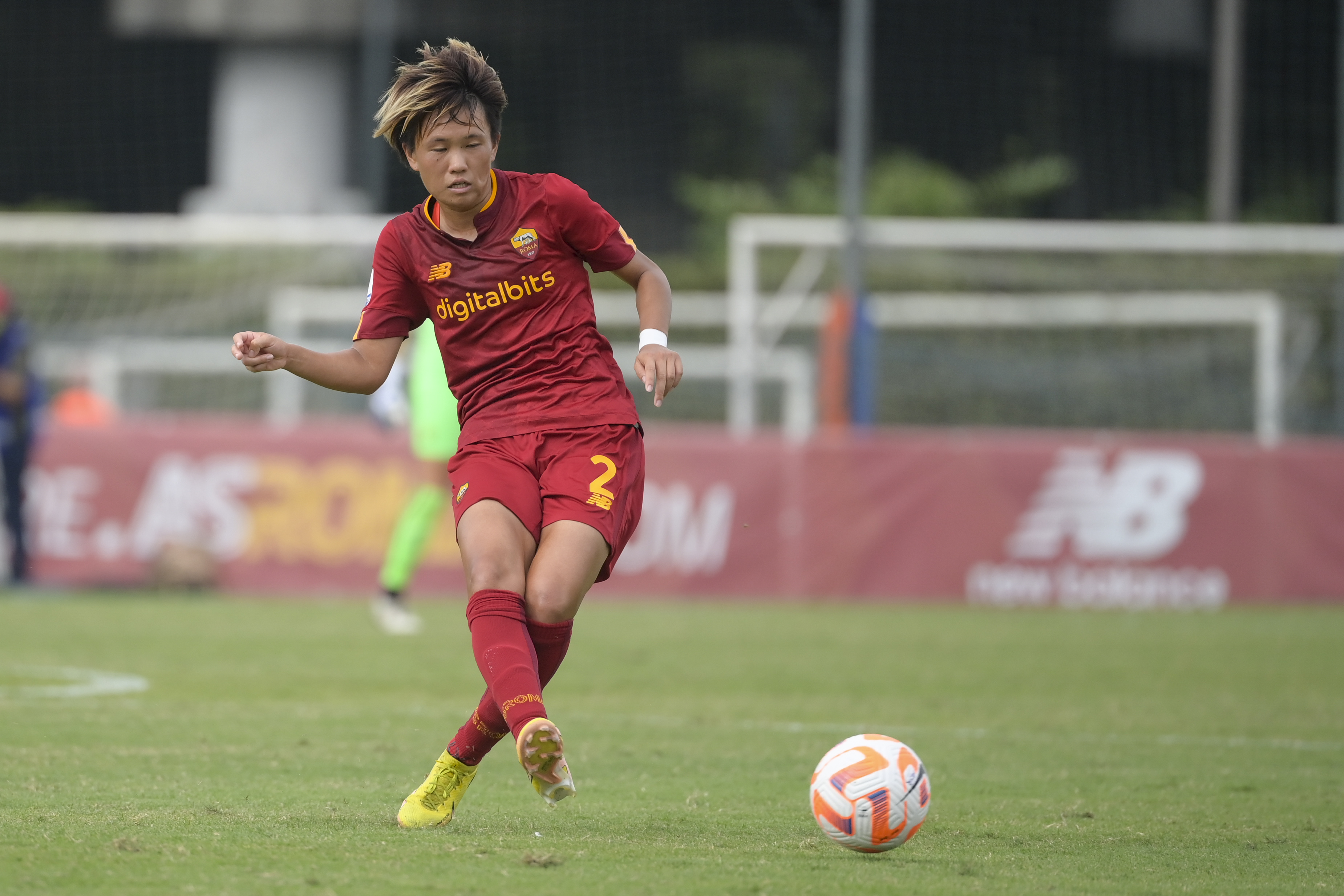 Moeka Minami con la maglia della Roma