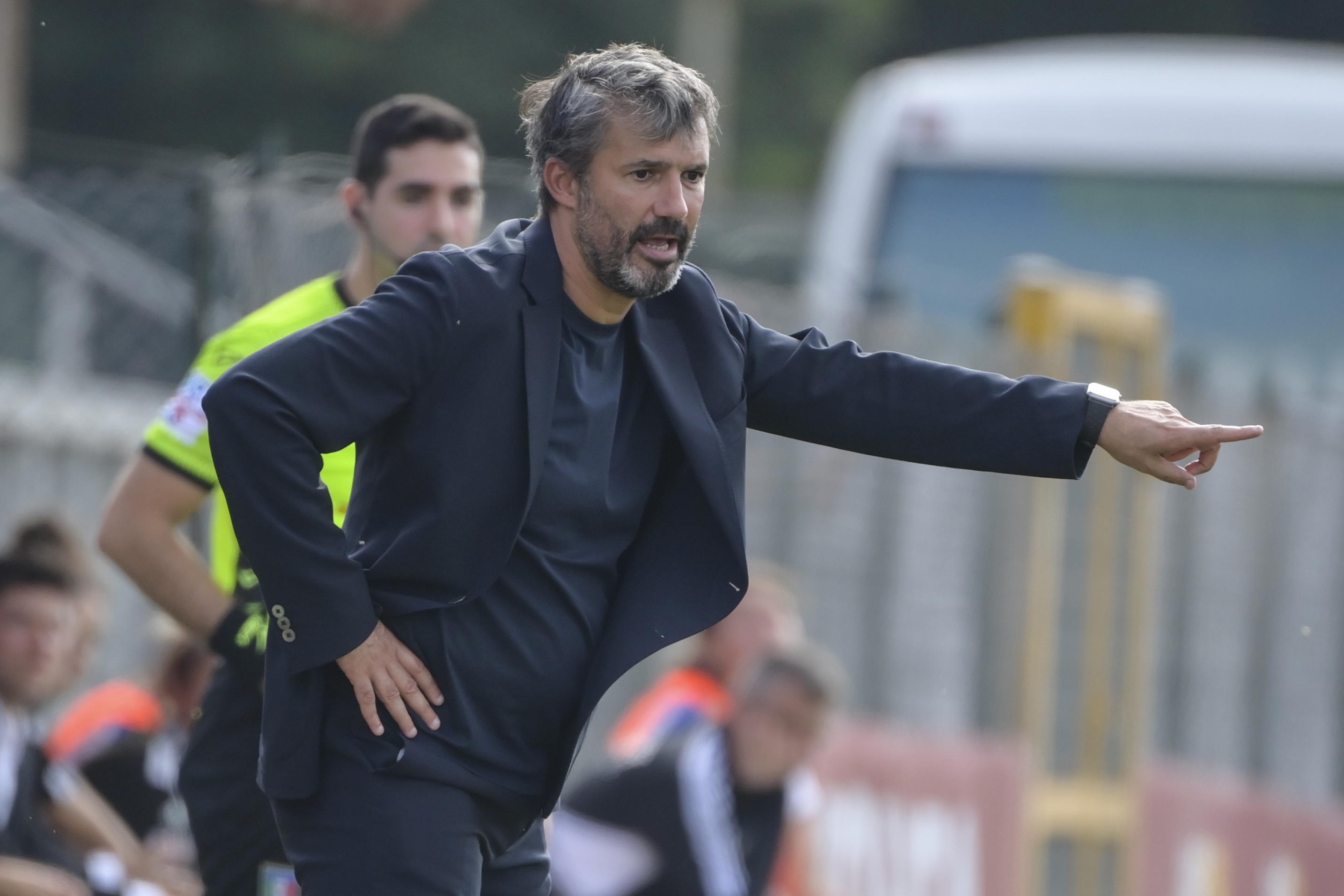 Alessandro Spugna, allenatore della Roma Femminile durante la partita contro il Como