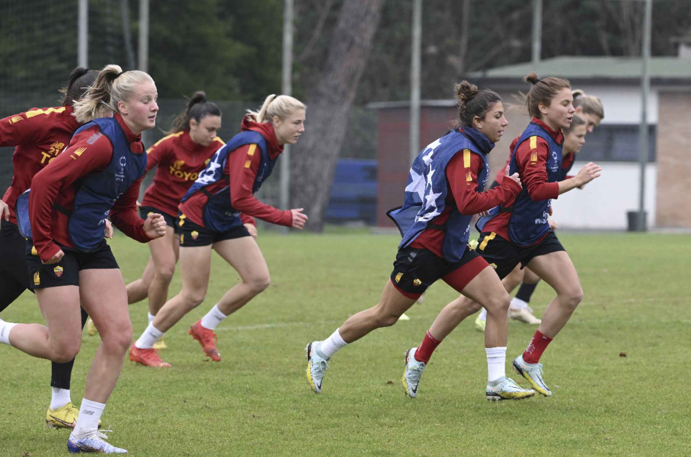 La Roma femminile si allena in vista della partita contro lo Slavia Praga