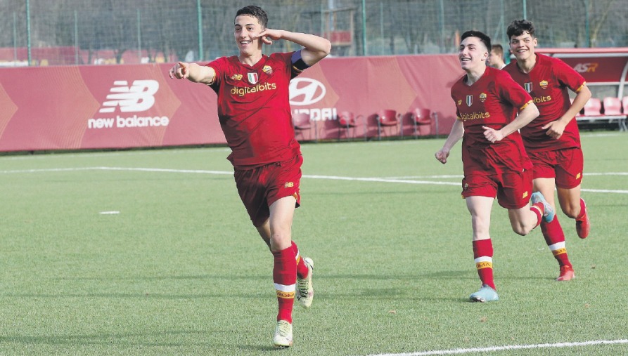 Alessandro Bolzan, capitano dell’Under 18, ieri ha segnato su rigore il quarto gol in quattro partite: è il miglior marcatore della squadra, davanti a Misitano (3)