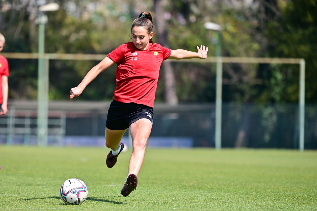 Tecla Pettenuzzo in allenamento con la maglia della Roma