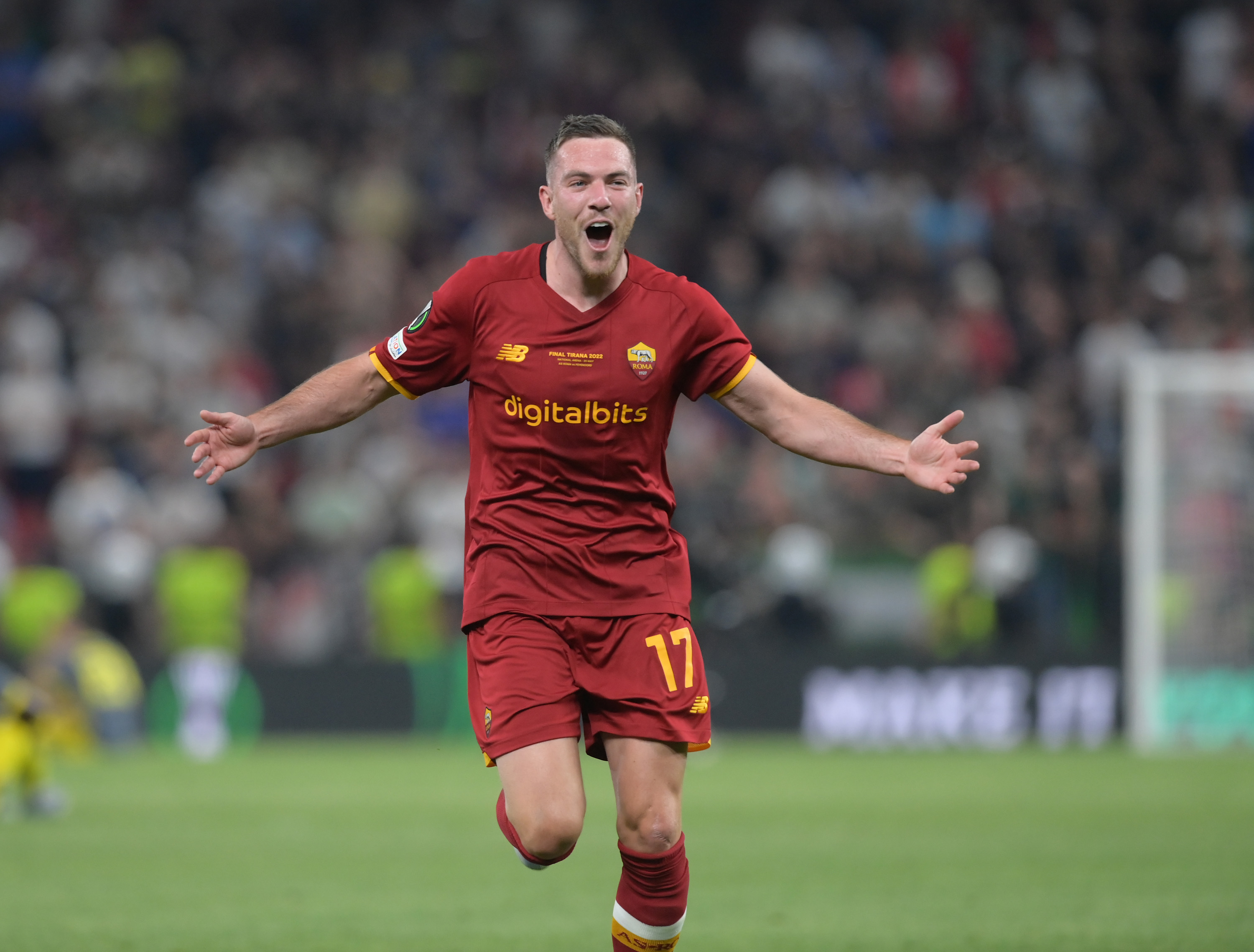 Jordan Veretout durante la notte di Tirana