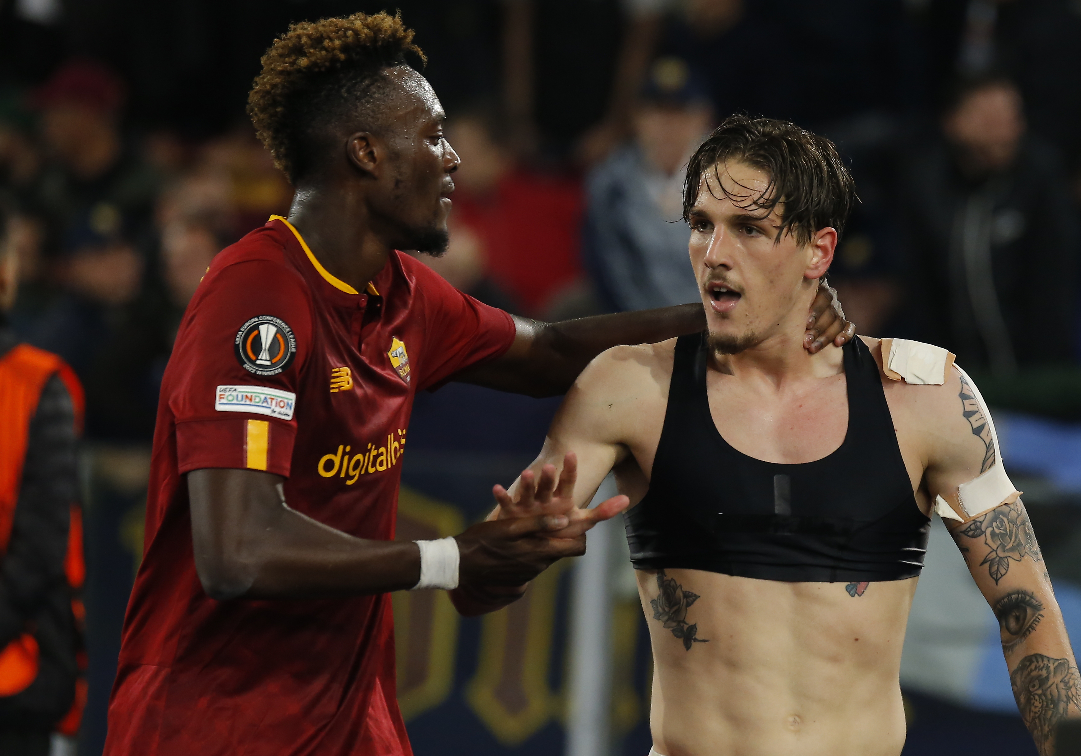 Zaniolo e Abraham dopo un gol 