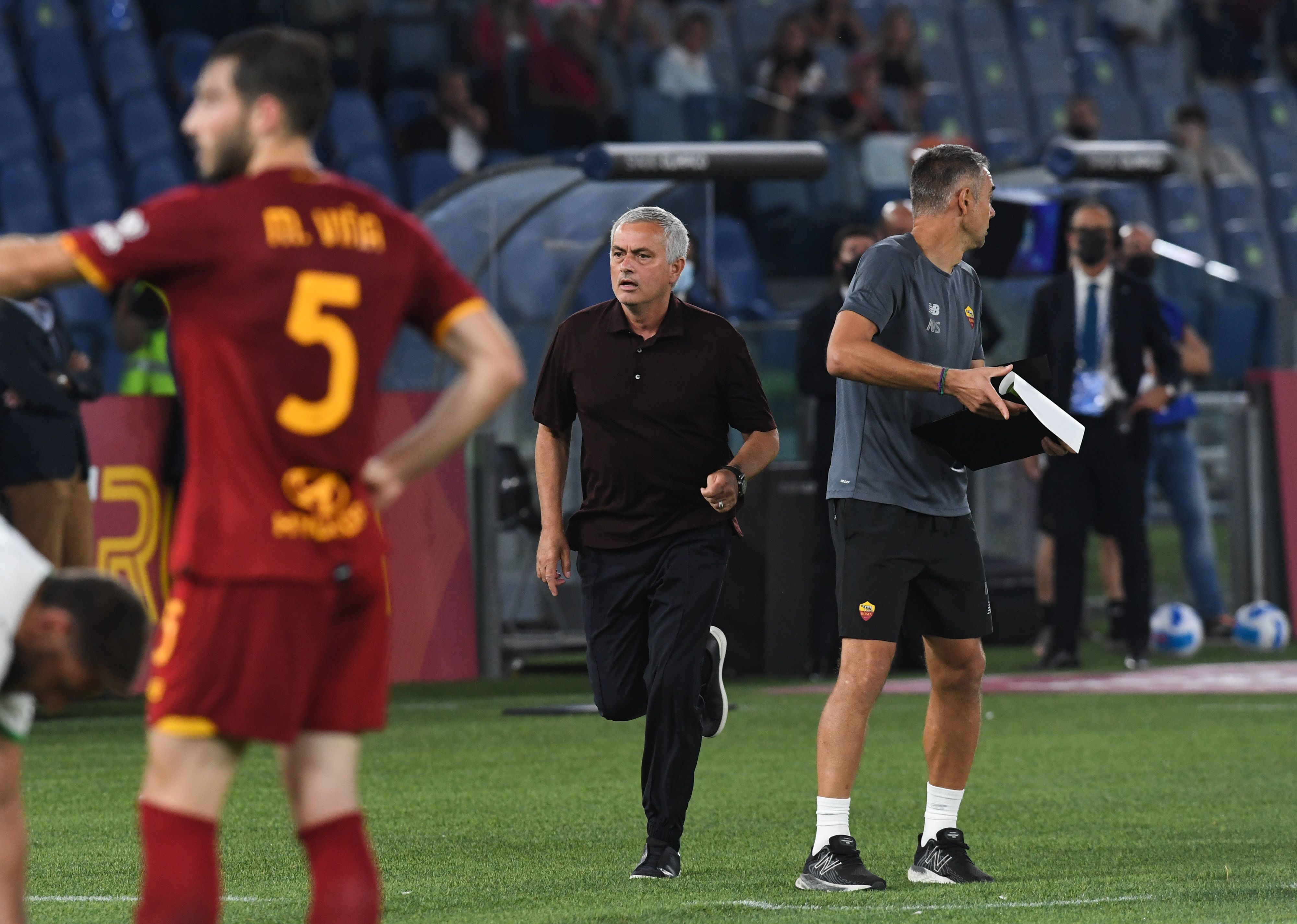 Mourinho durante la gara contro il Sassuolo