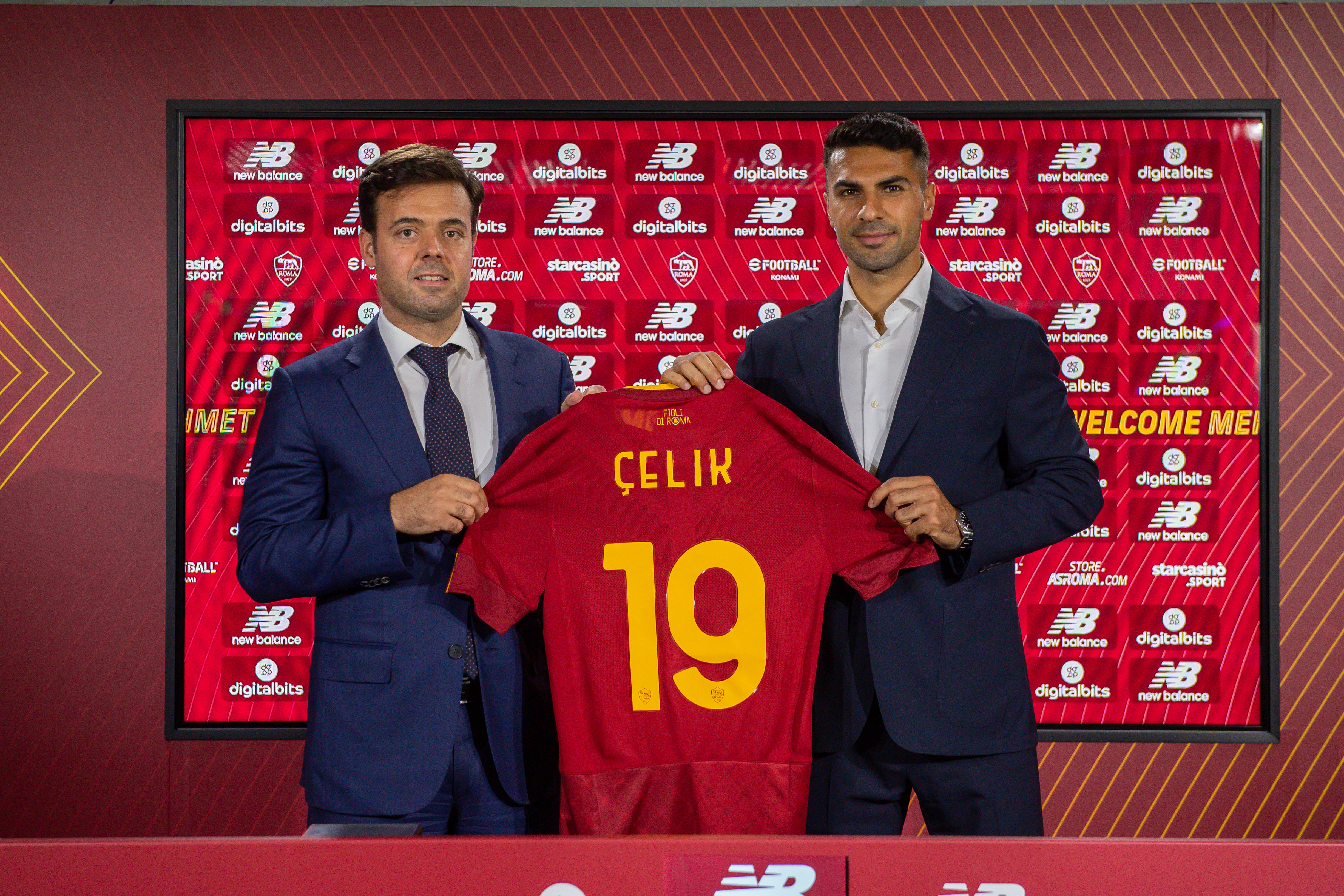 Celik insieme al general manager Tiago Pinto (As Roma via Getty Images)