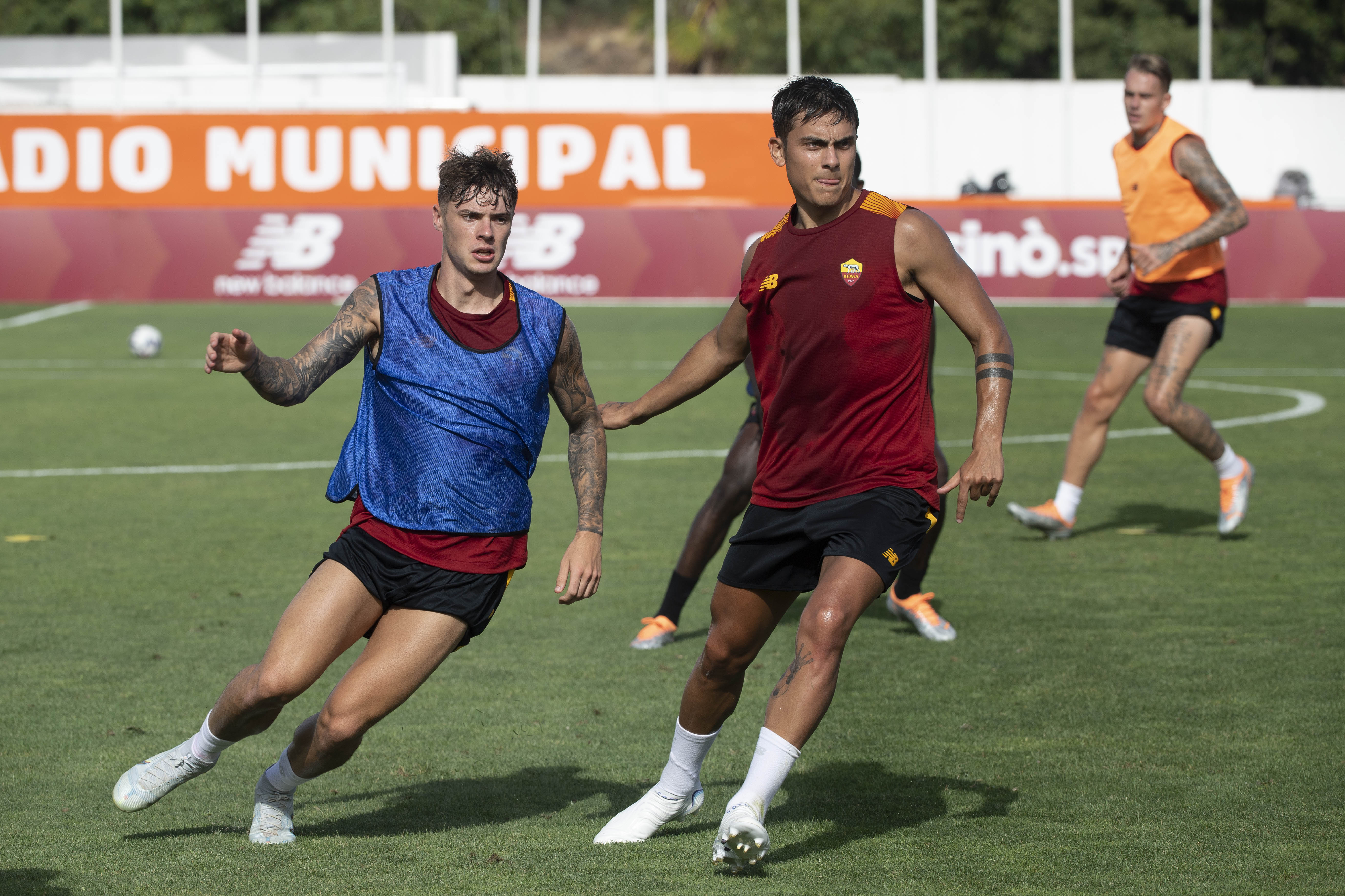 Nicola Zalewski e Paulo Dybala in allenamento