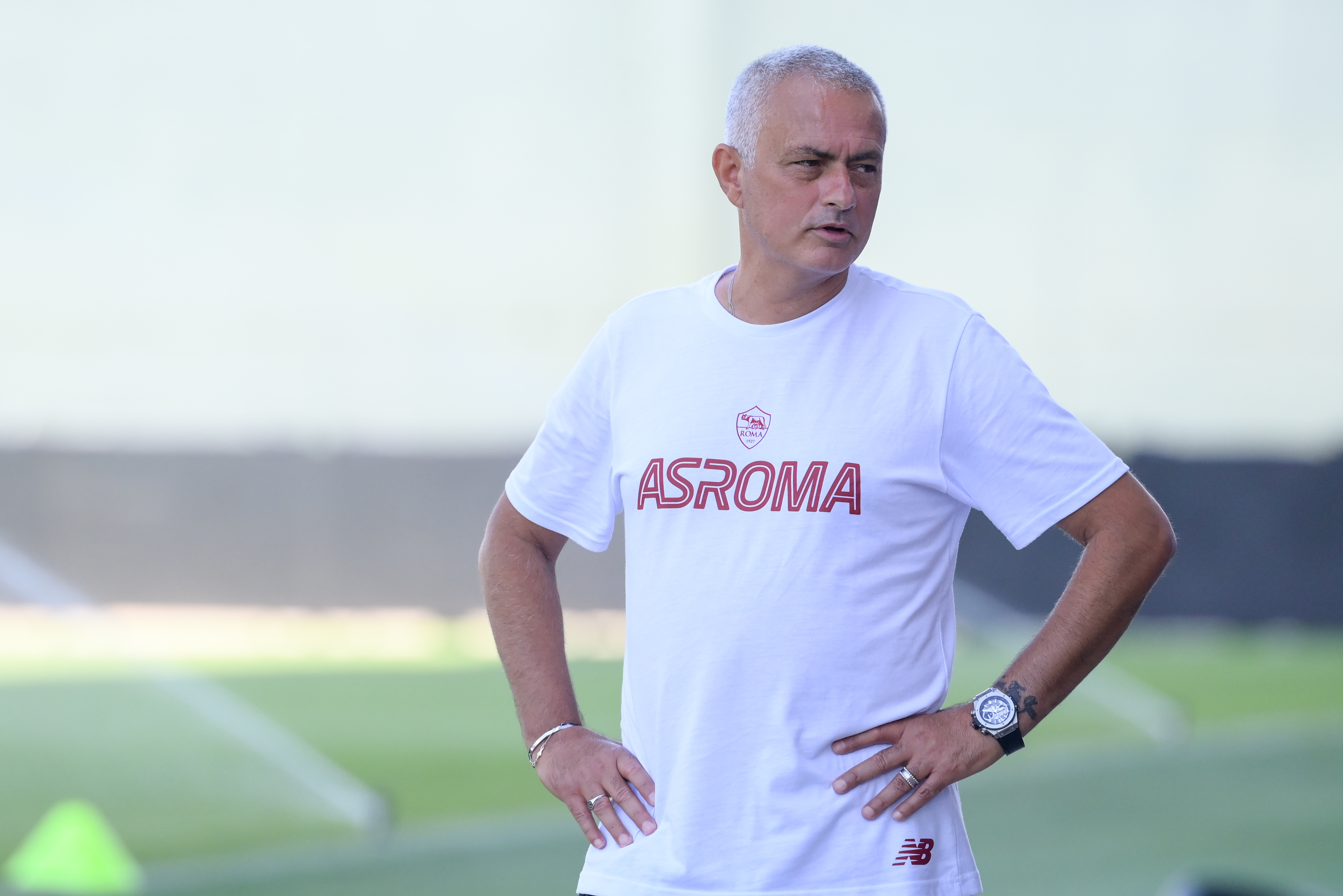 Mourinho durante un allenamento da tecnico della Roma