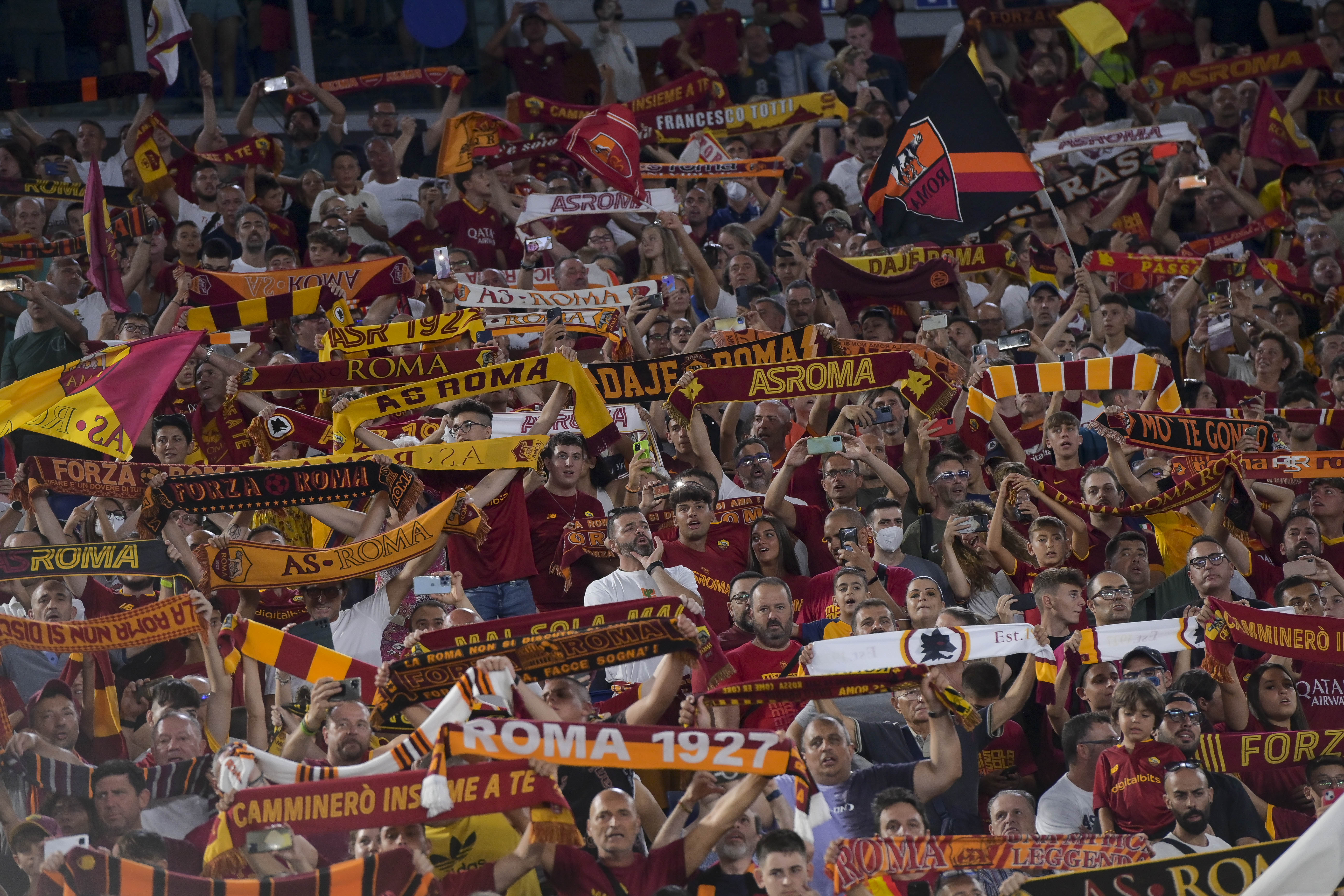 La Curva Sud colorata di giallorosso (As Roma via Getty Images)