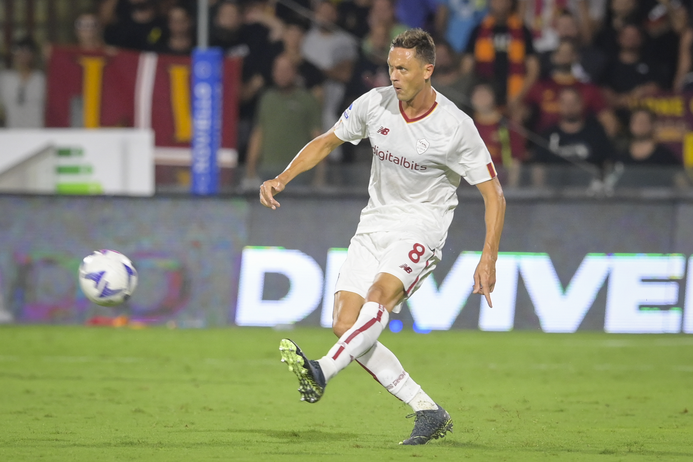 Matic in campo all'Arechi ieri sera