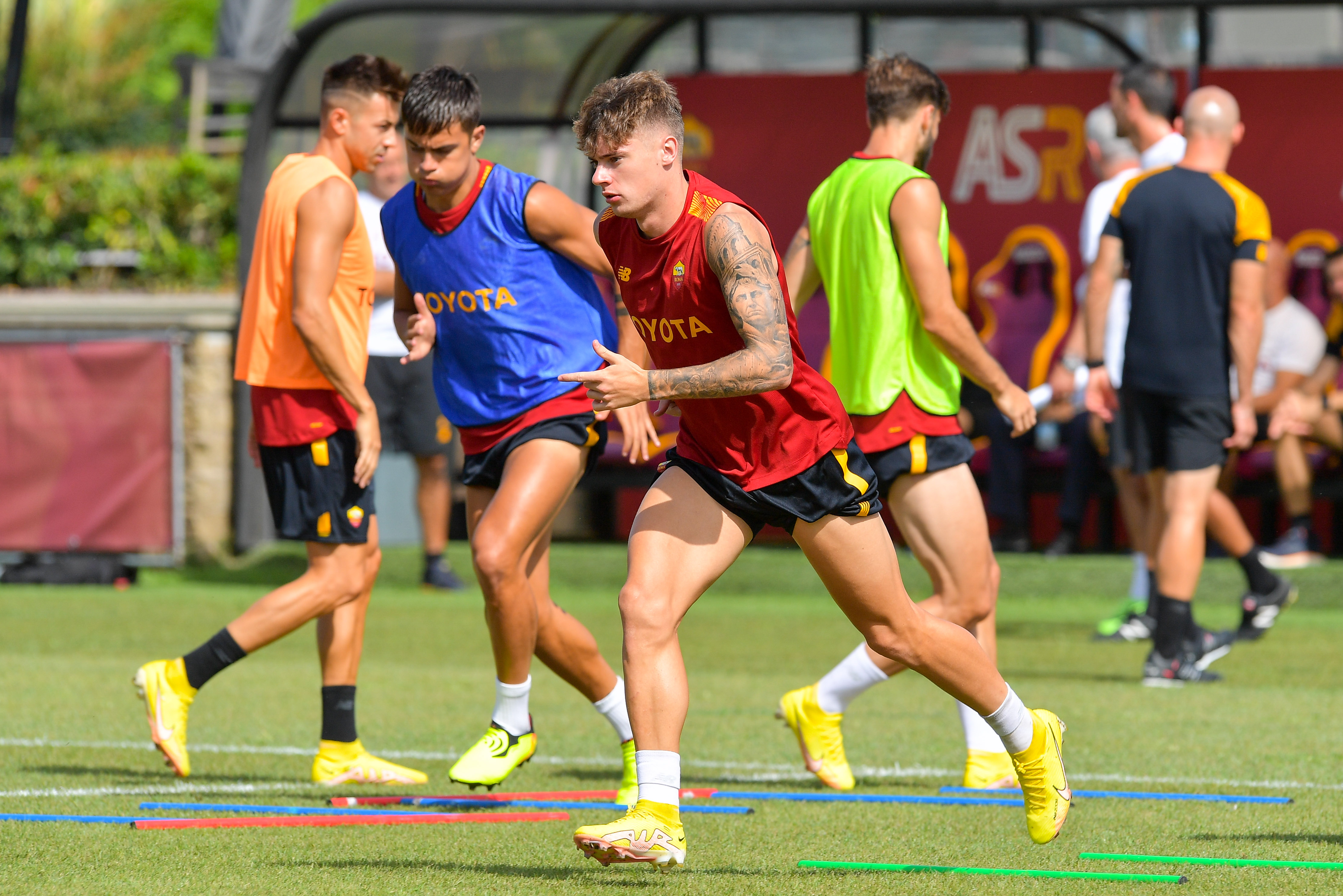 Zalewski in allenamento a Trigoria