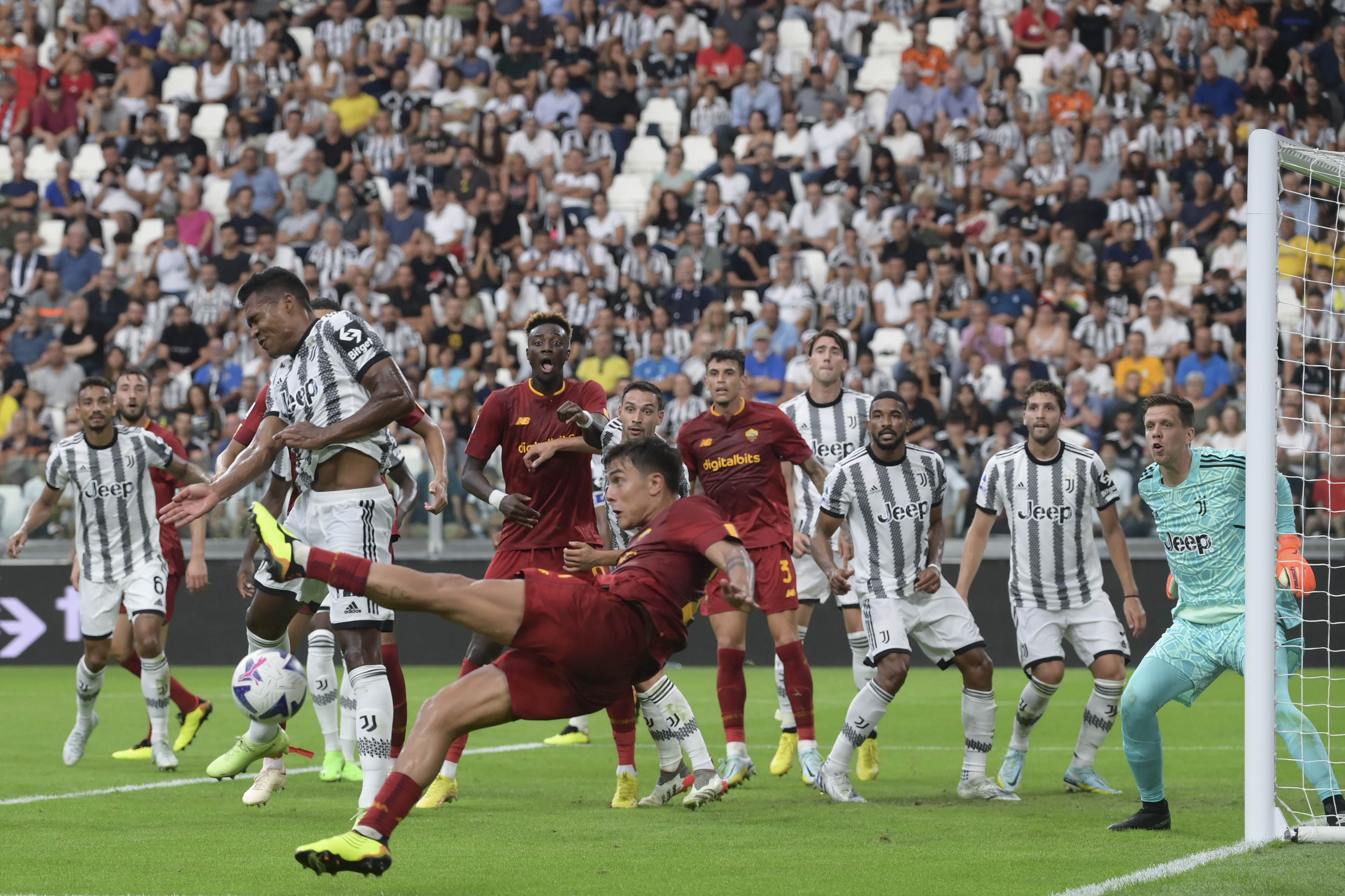 L'assist di Paulo Dybala a Tammy Abraham contro la Juventus