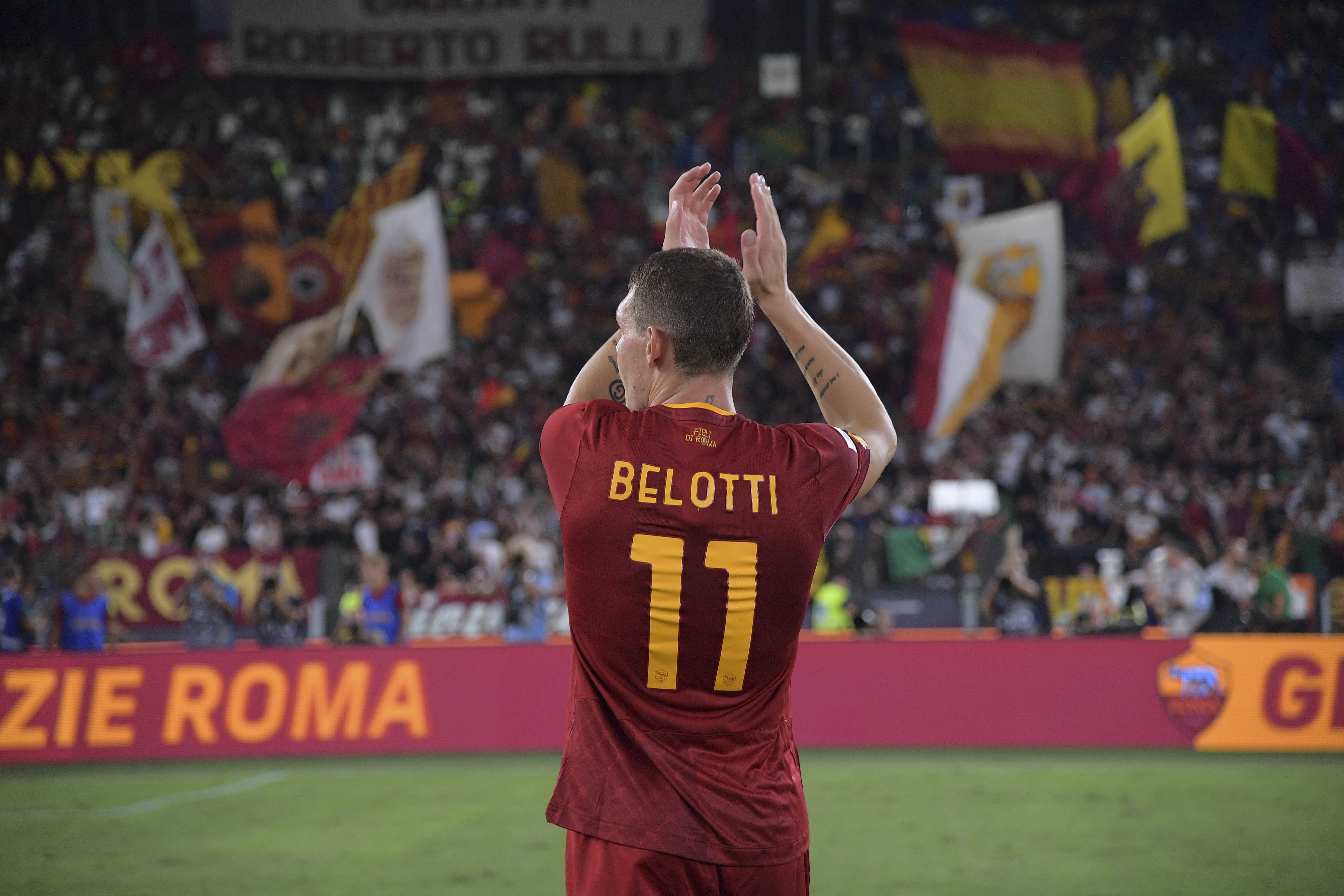 Belotti che ringrazia la Curva Sud 