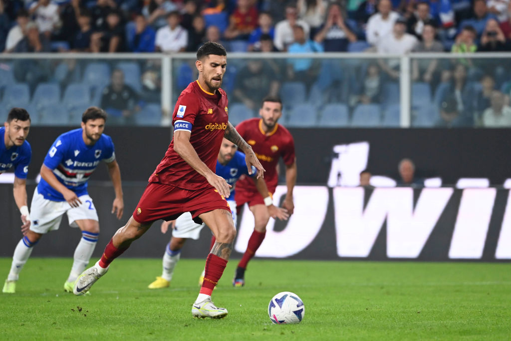 Lorenzo Pellegrini calcia il rigore contro la Sampdoria