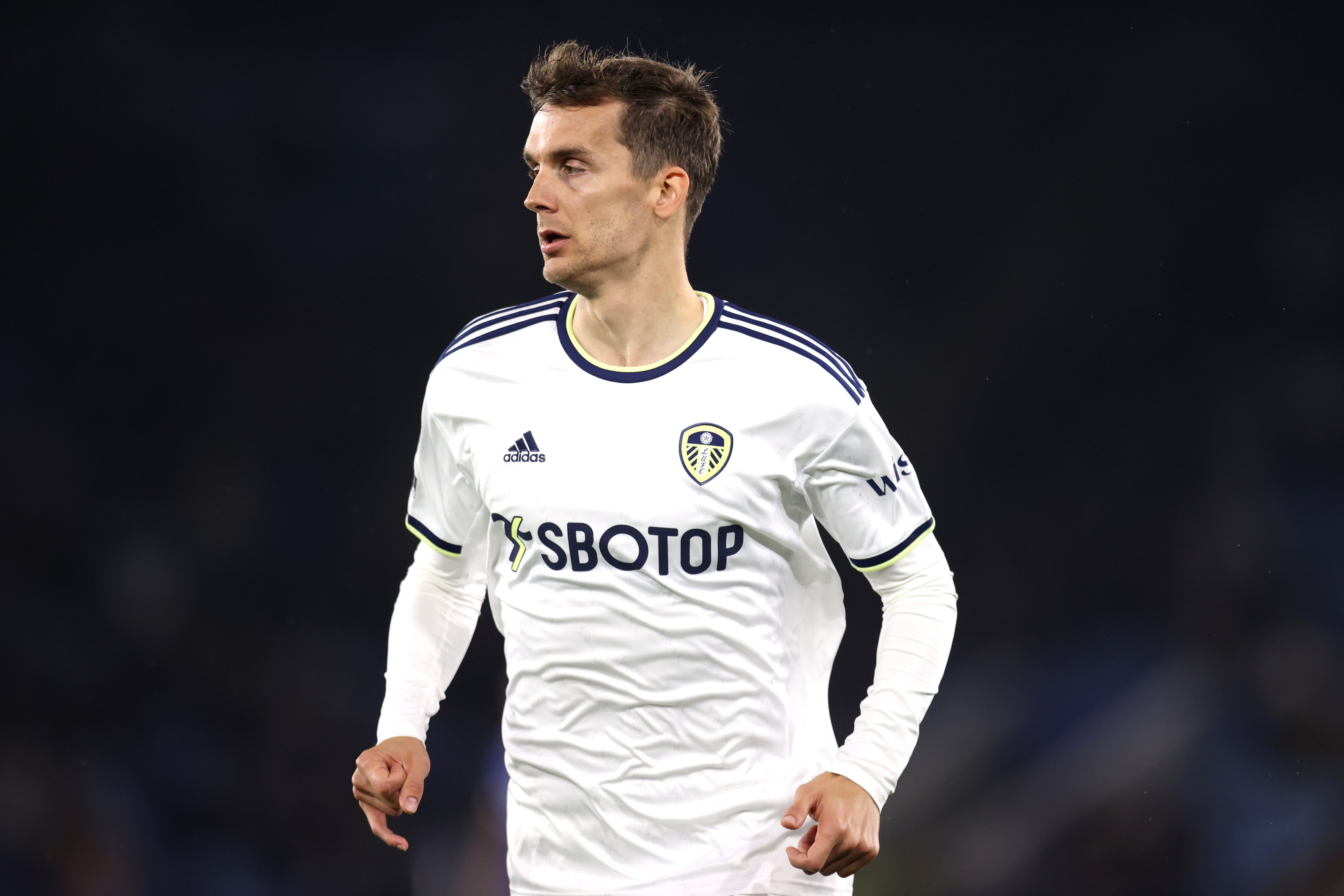 Diego Llorente in azione con la maglia del Leeds